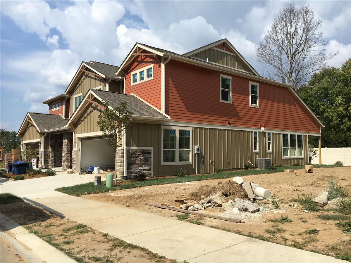 A picture of the property located at 506 SWEET BIRCH PARK LN, BLACK MOUNTAIN NC 28711.