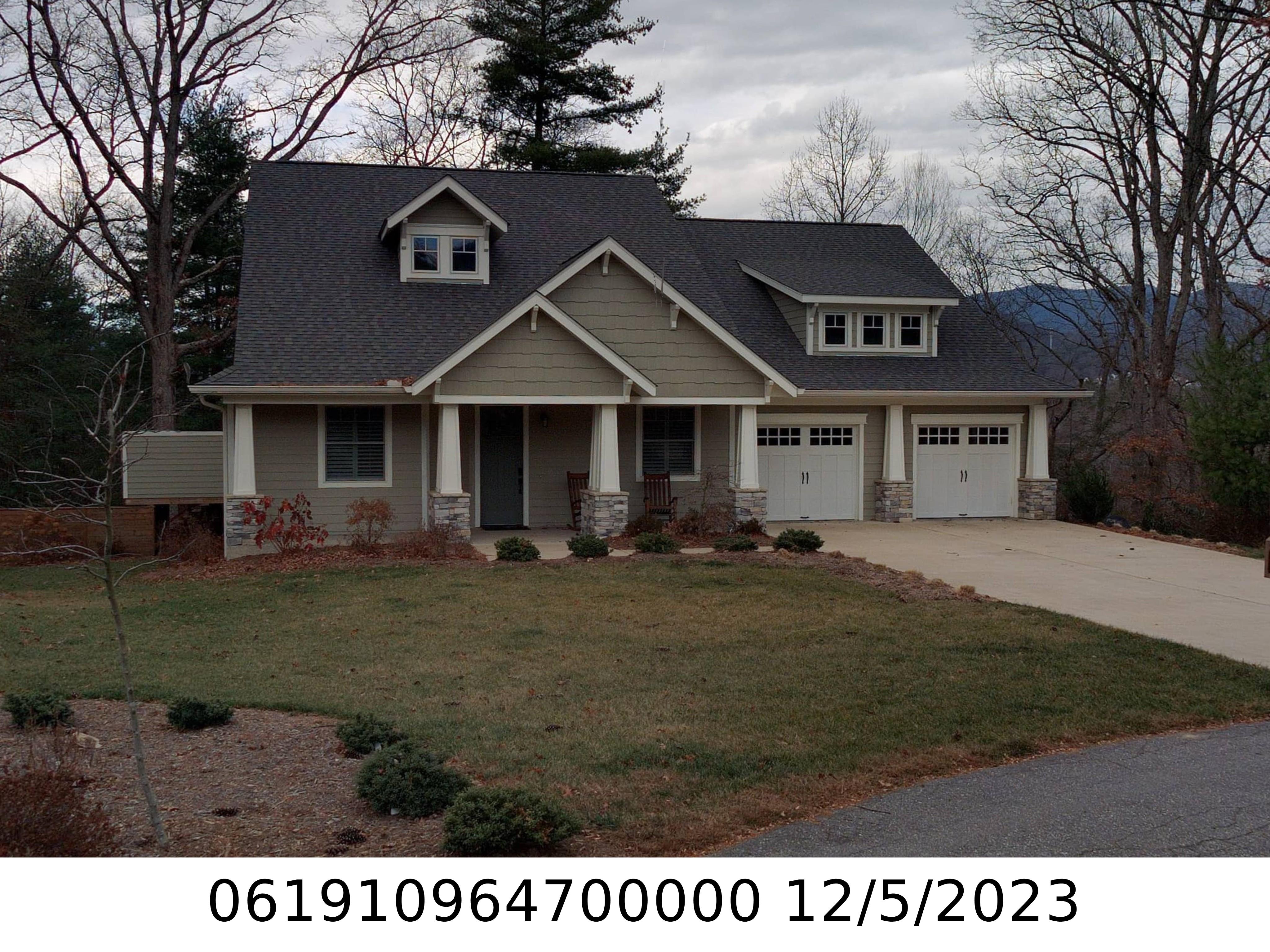 A picture of the property located at 118 WHITE OAK CIR, BLACK MOUNTAIN NC 28711.