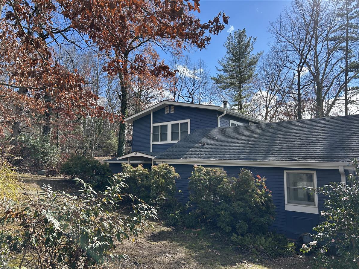 A picture of the property located at 105 RHODODENDRON AVE, BLACK MOUNTAIN NC 28711.