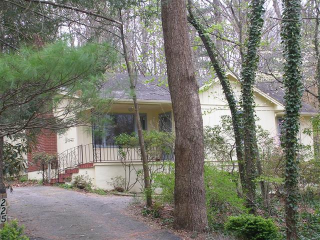 A picture of the property located at 225 S LAUREL CIR, BLACK MOUNTAIN NC 28711.