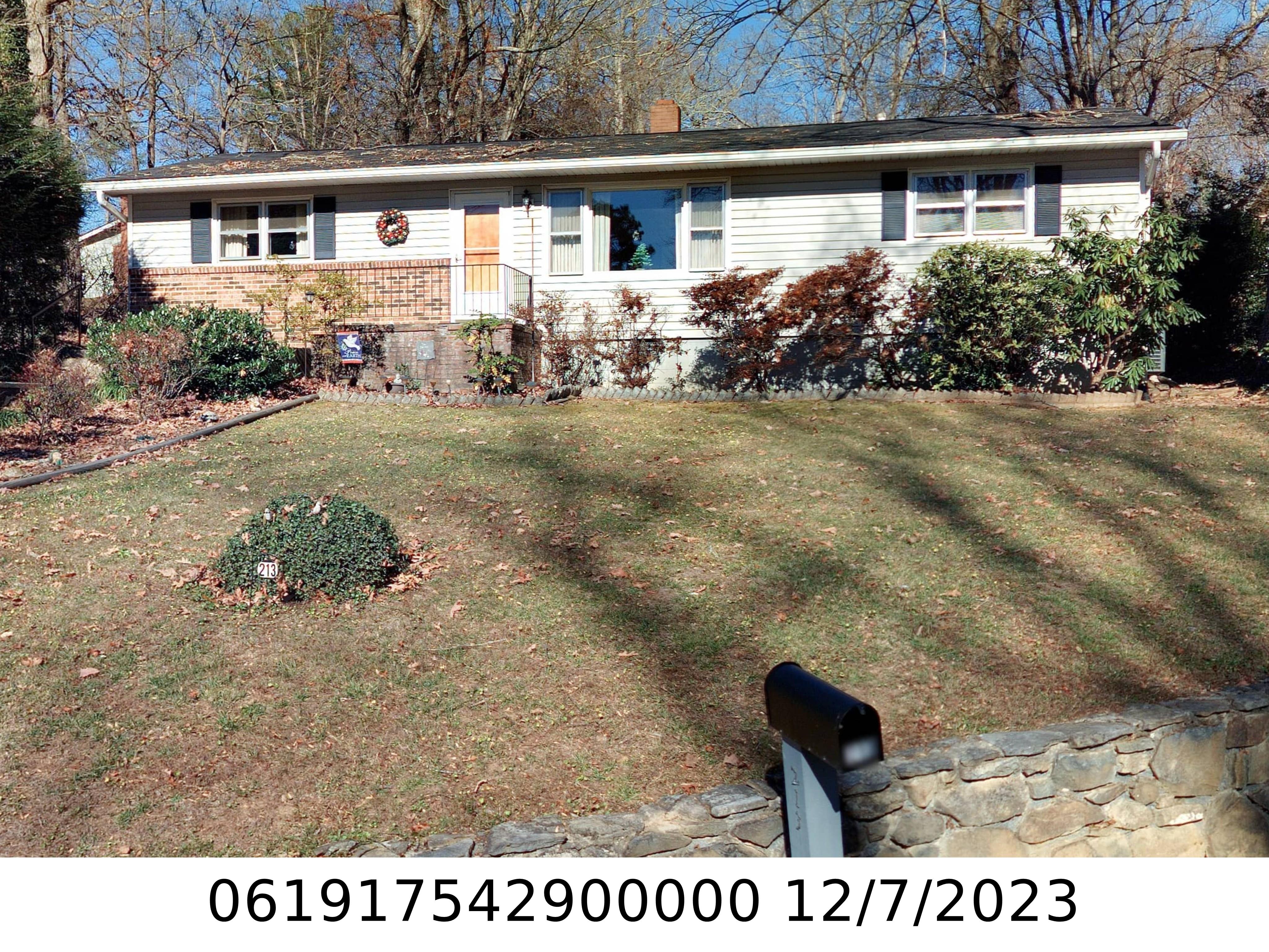 A picture of the property located at 213 N PARK LN, BLACK MOUNTAIN NC 28711.