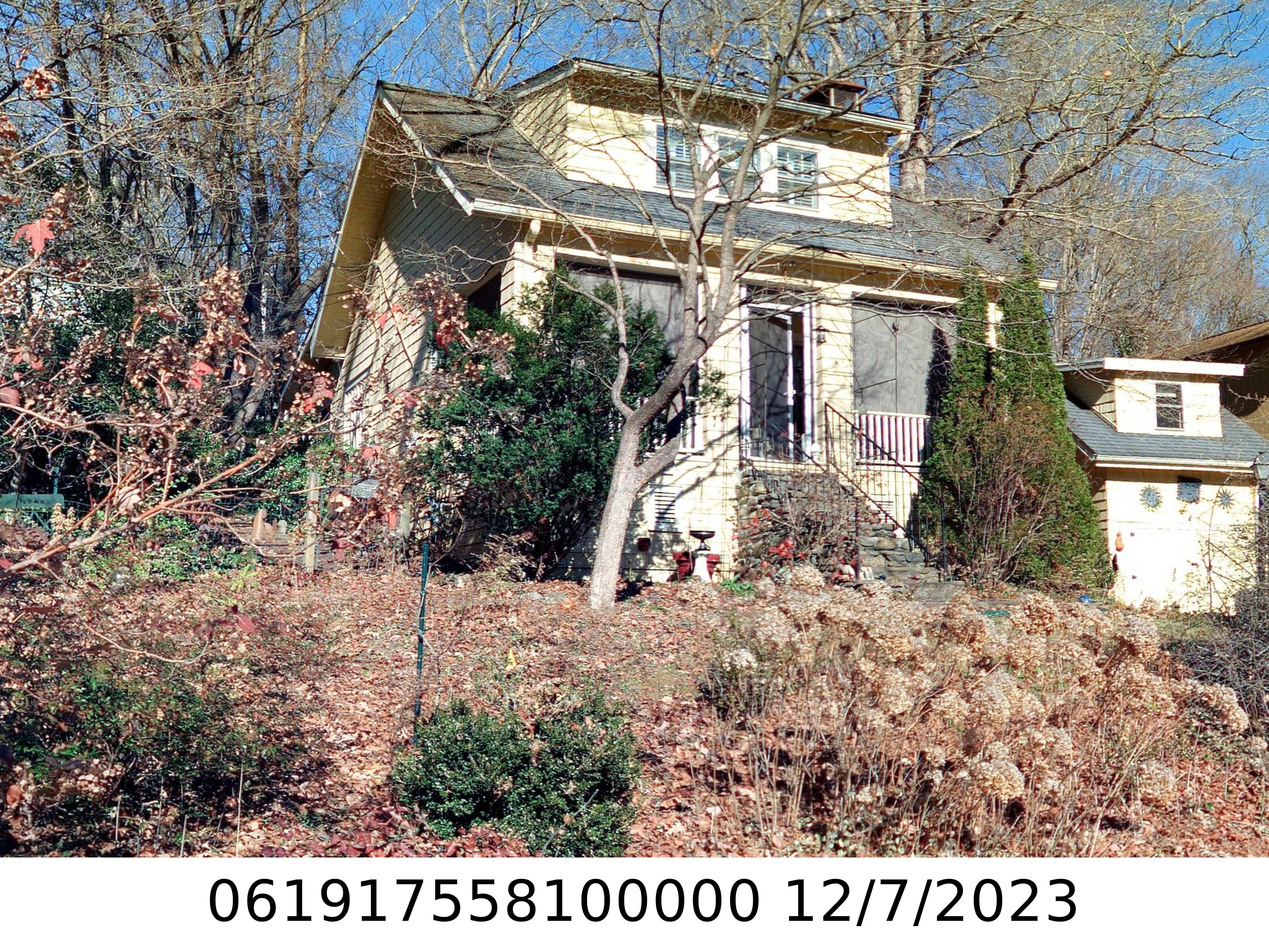 A picture of the property located at 211 N PARK LN, BLACK MOUNTAIN NC 28711.