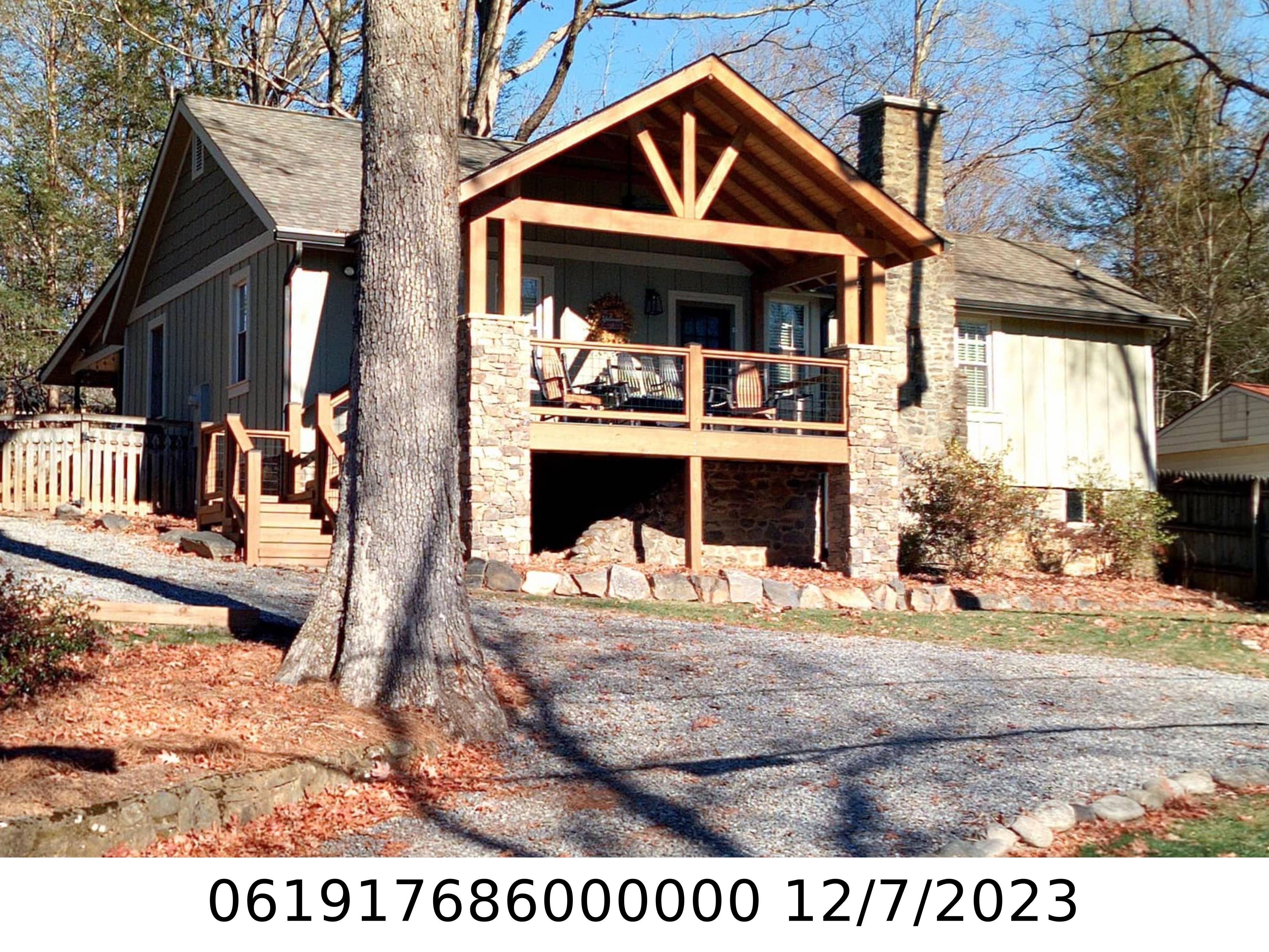 A picture of the property located at 124 OAKLAND DR, BLACK MOUNTAIN NC 28711.