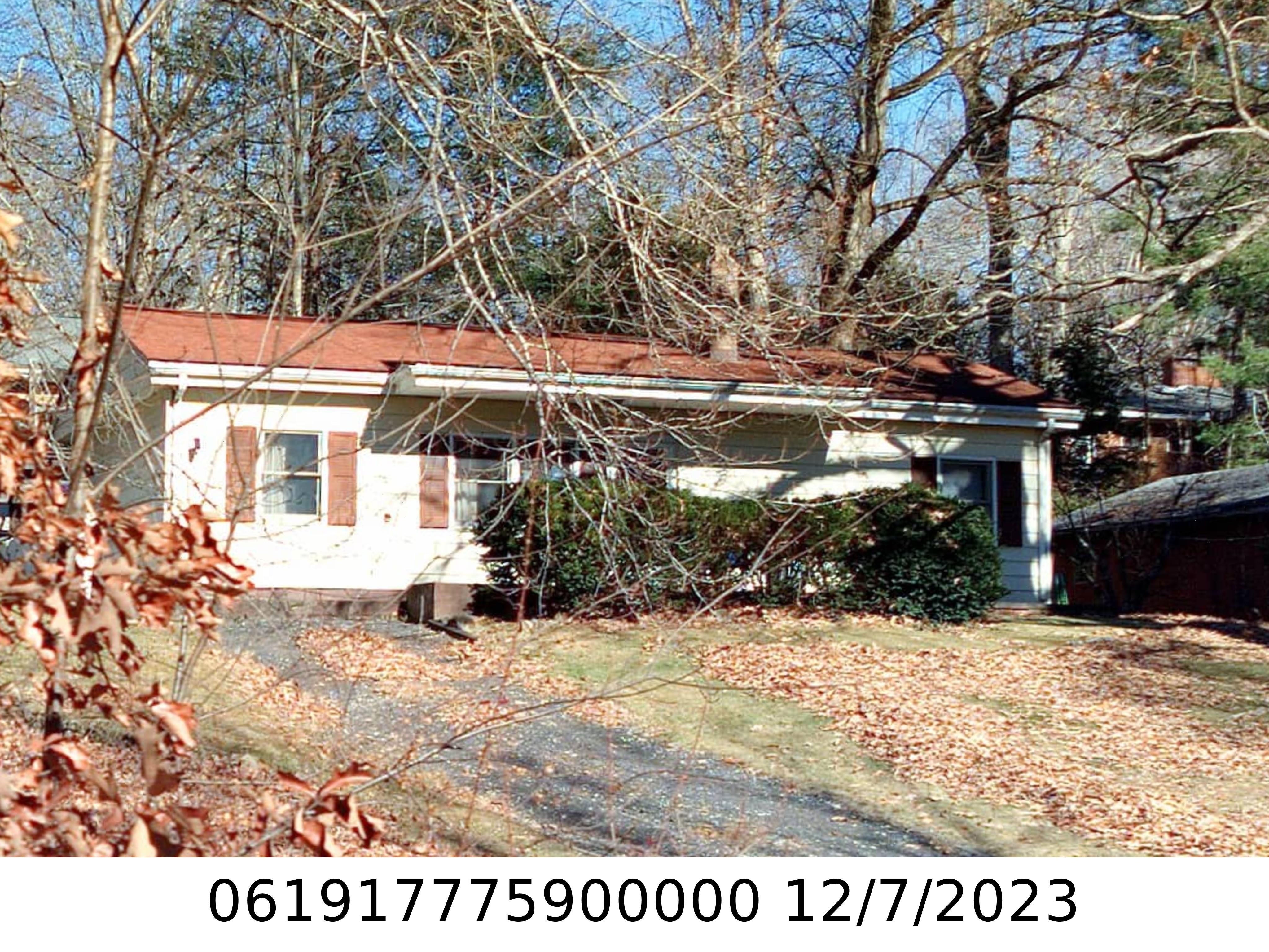 A picture of the property located at 120 OAKLAND DR, BLACK MOUNTAIN NC 28711.