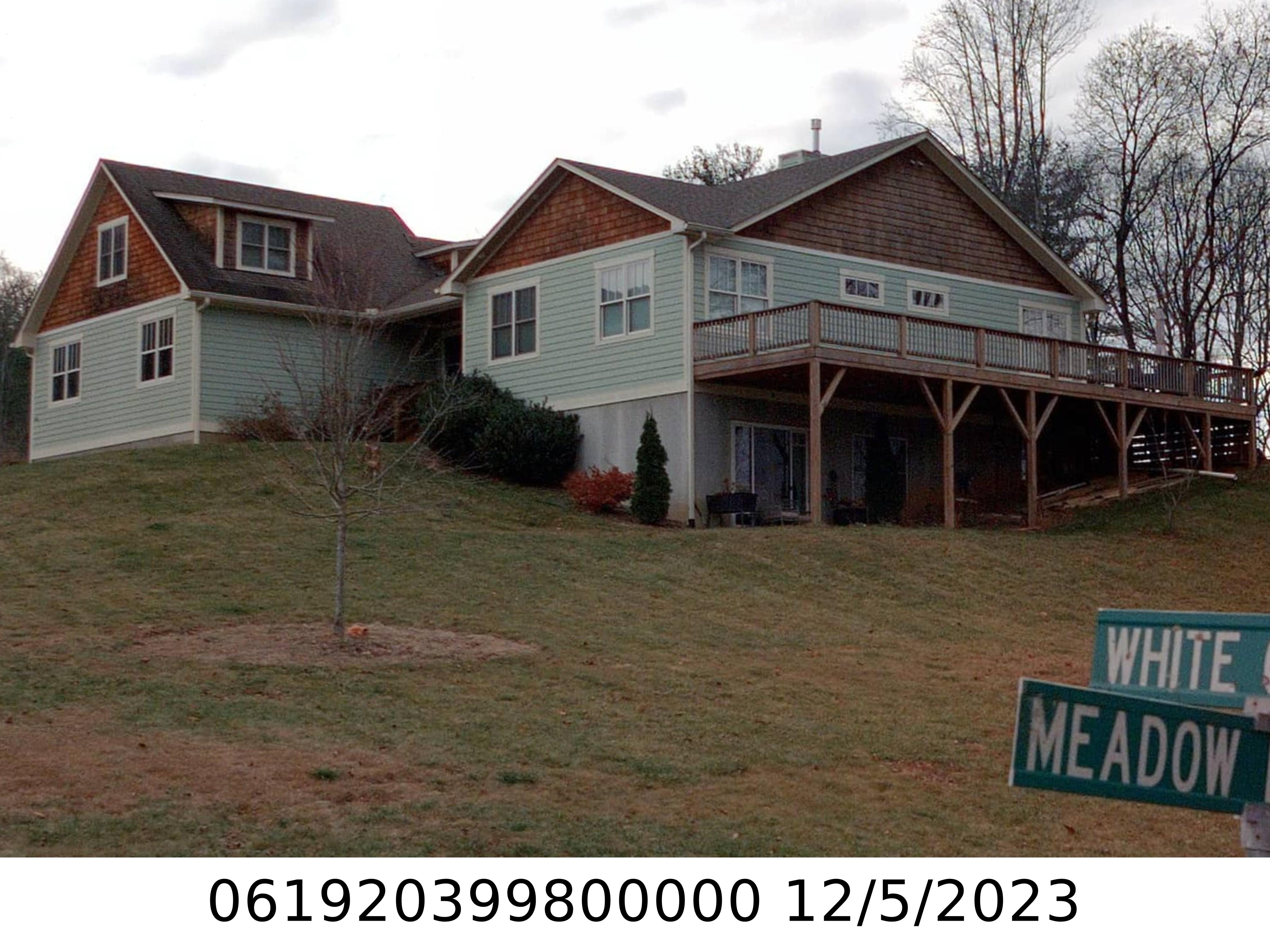 A picture of the property located at 102 WHITE OAK CIR, BLACK MOUNTAIN NC 28711.