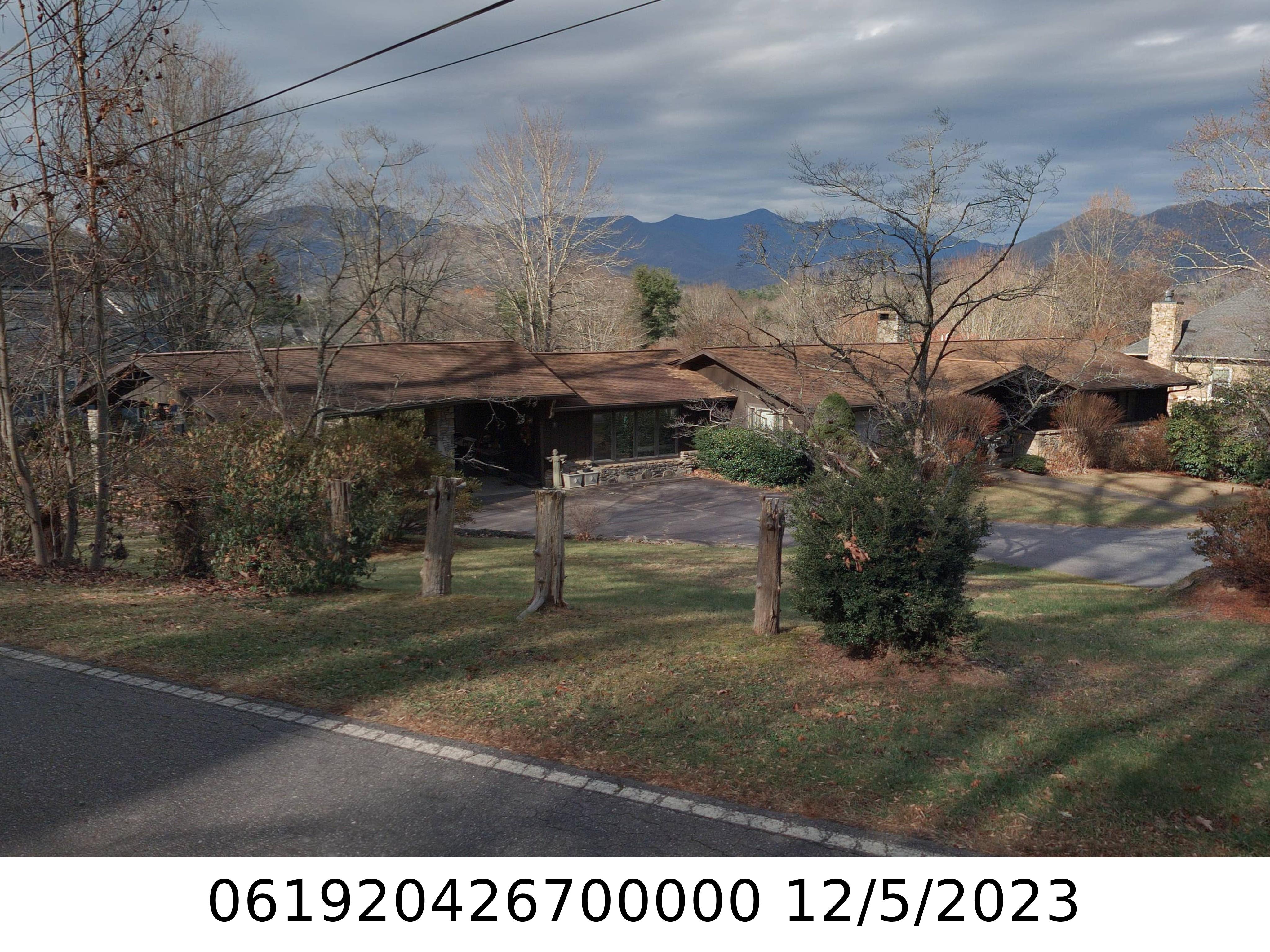 A picture of the property located at 208 DOGWOOD LN, BLACK MOUNTAIN NC 28711.