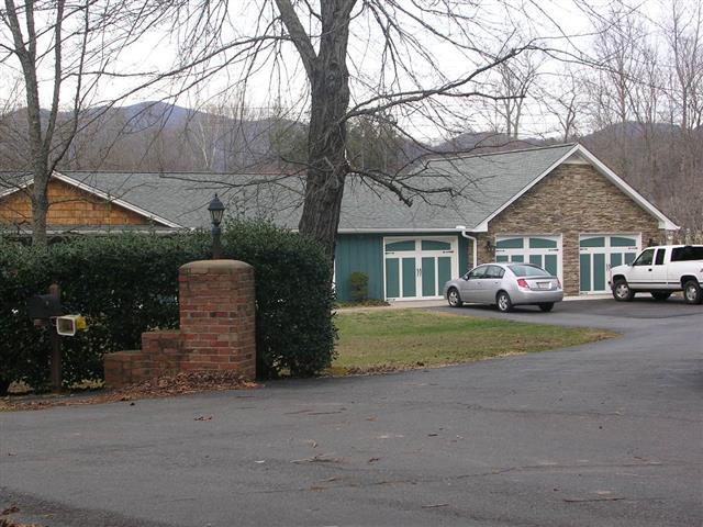 A picture of the property located at 110 MEADOWBROOK DR, BLACK MOUNTAIN NC 28711.