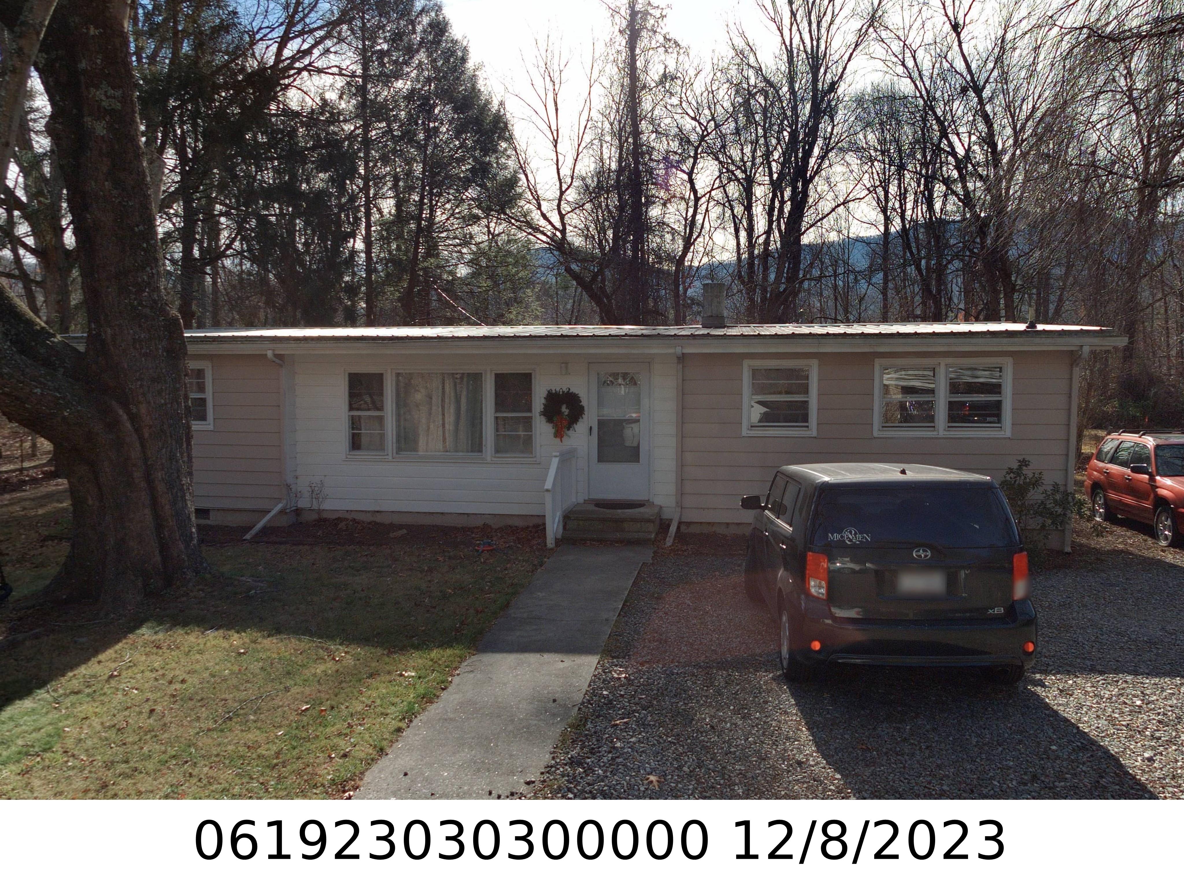 A picture of the property located at 102 DILLING AVE, BLACK MOUNTAIN NC 28711.