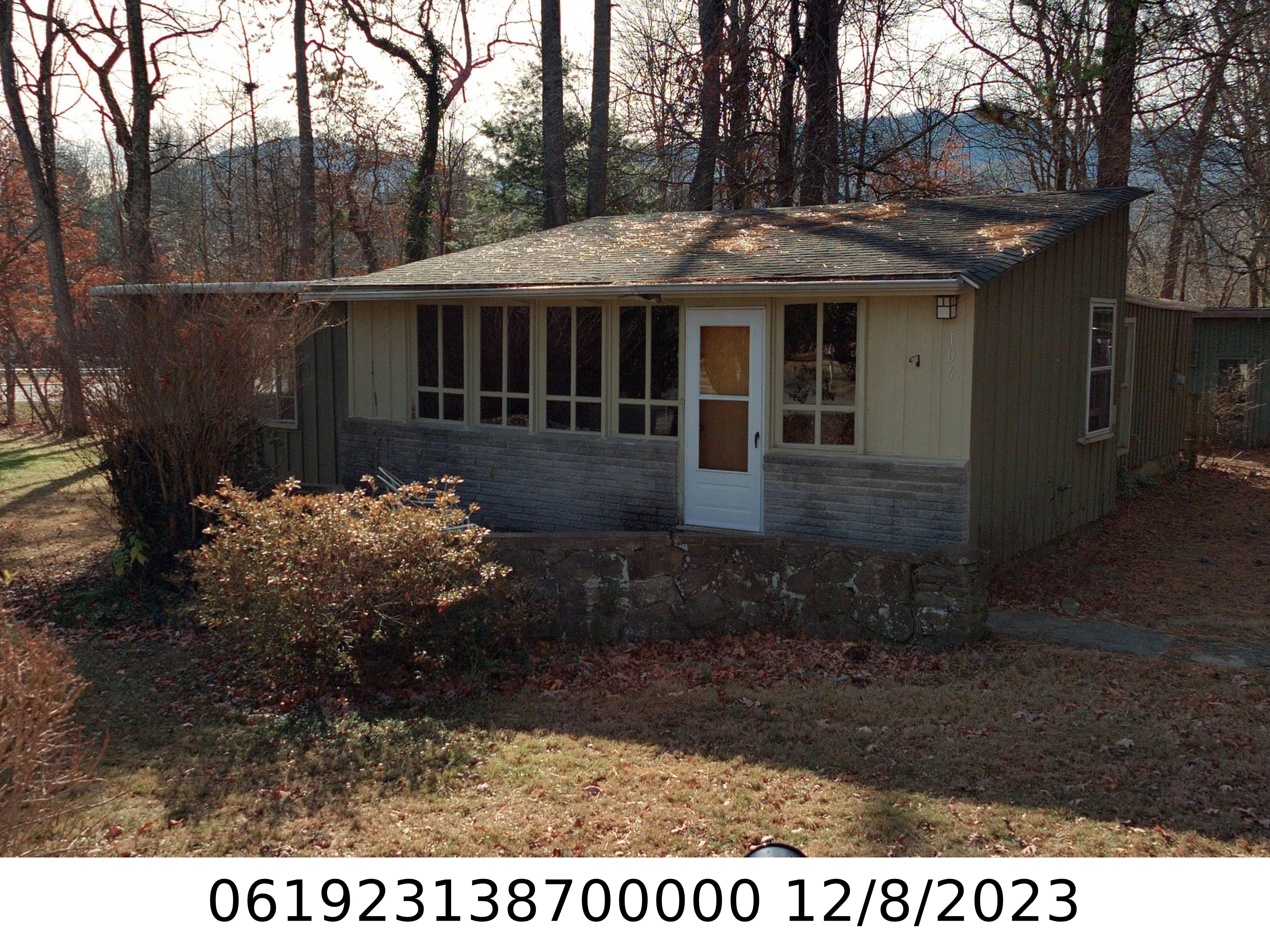 A picture of the property located at 106 DILLING AVE, BLACK MOUNTAIN NC 28711.