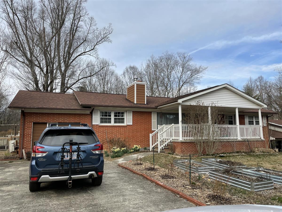 A picture of the property located at 109 DILLING AVE, BLACK MOUNTAIN NC 28711.
