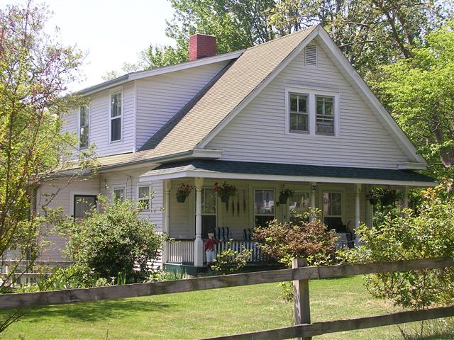 A picture of the property located at 106 VANCE AVE, BLACK MOUNTAIN NC 28711.