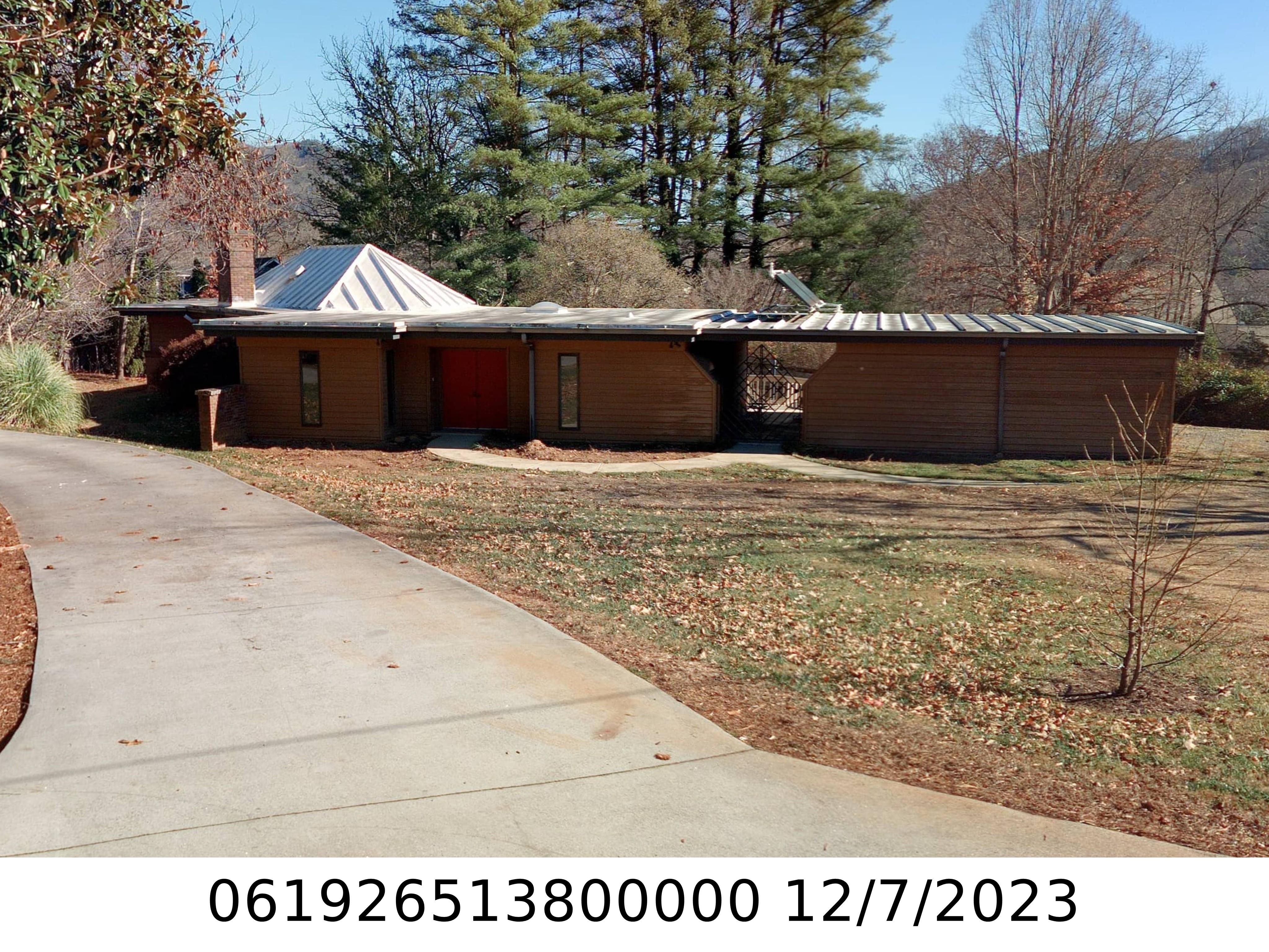 A picture of the property located at 124 N DOUGHERTY ST, BLACK MOUNTAIN NC 28711.