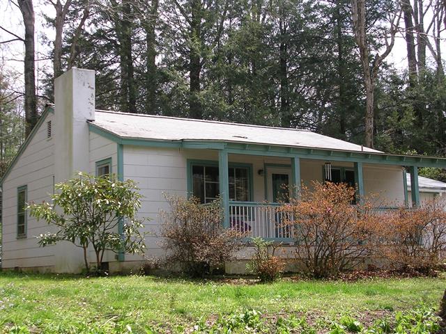 A picture of the property located at 105 S PARK LN, BLACK MOUNTAIN NC 28711.