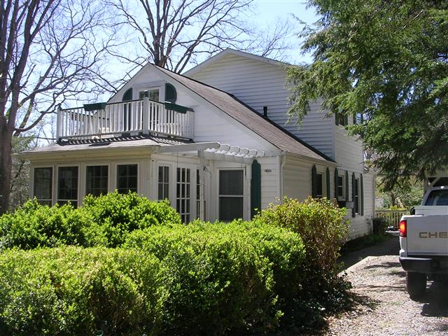 A picture of the property located at 102 OAKLAND DR, BLACK MOUNTAIN NC 28711.