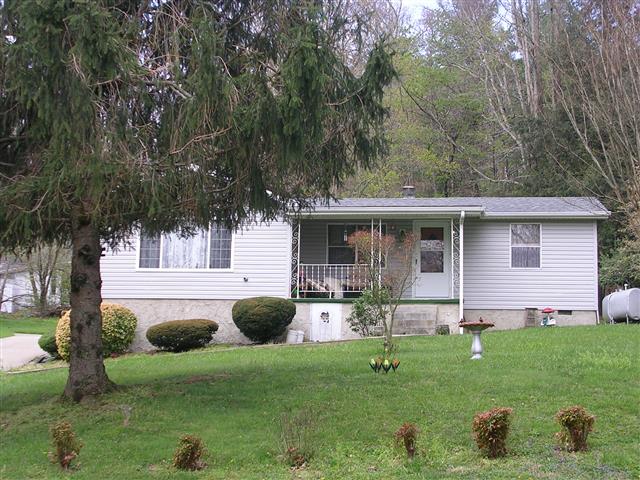 A picture of the property located at 105 NORTH FORK RD, BLACK MOUNTAIN NC 28711.