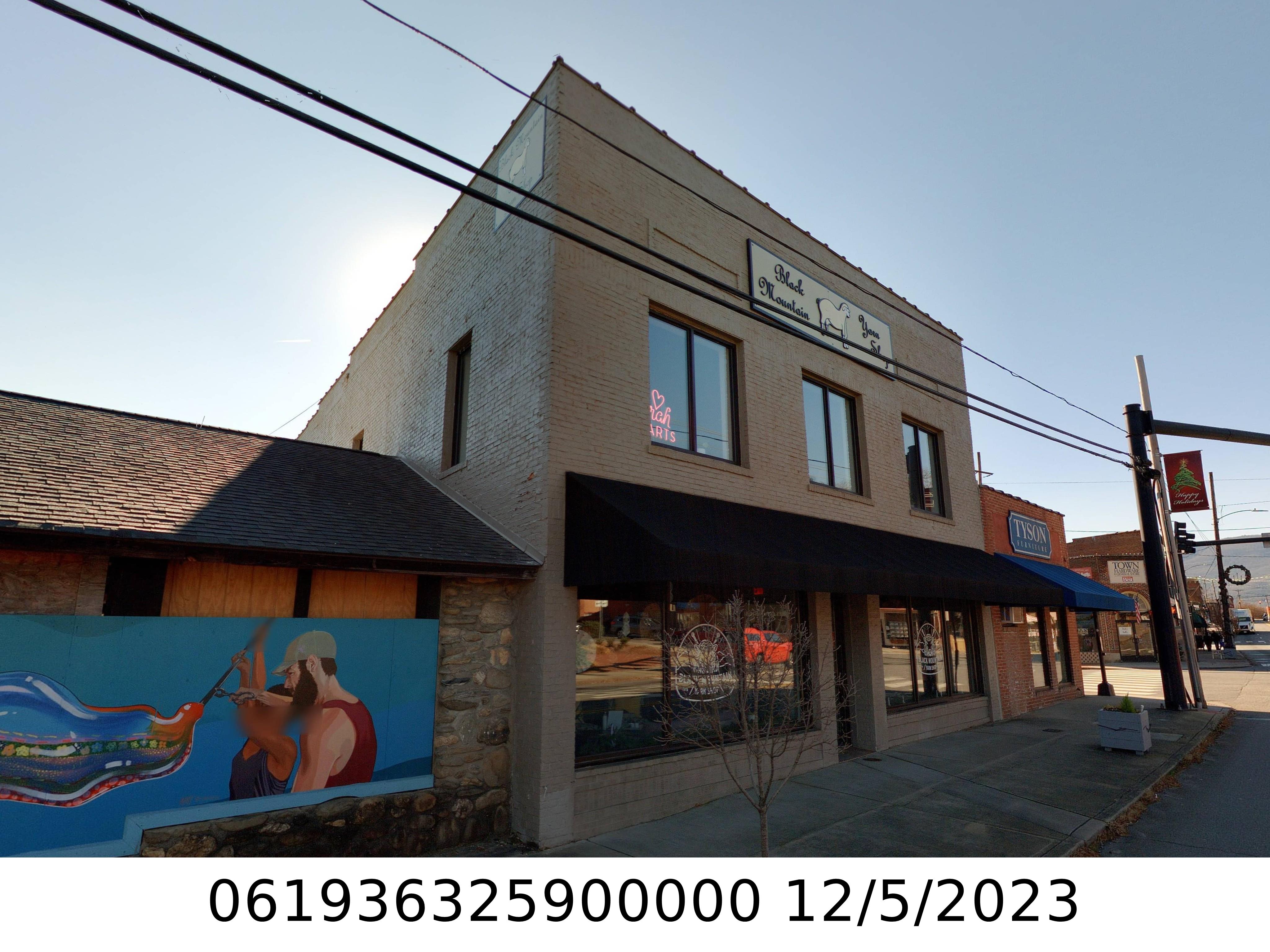 A picture of the property located at 104 E STATE ST, BLACK MOUNTAIN NC 28711.