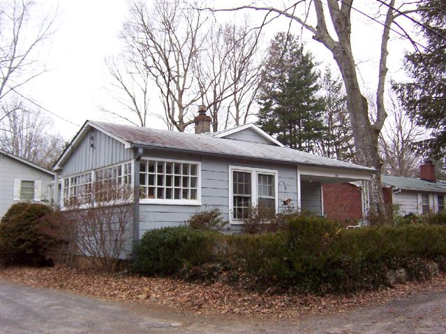 A picture of the property located at 114 SECOND ST # 1/2, BLACK MOUNTAIN NC 28711.