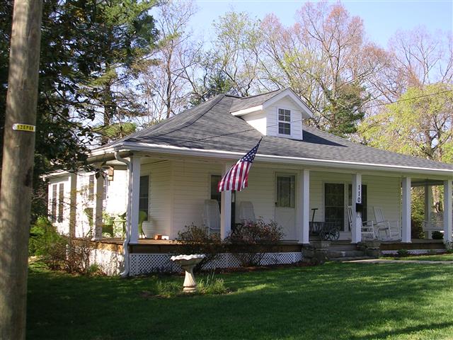 A picture of the property located at 110 THIRD ST # 1/2, BLACK MOUNTAIN NC 28711.