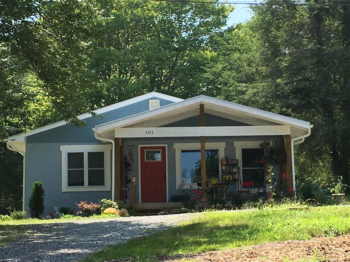 A picture of the property located at 101 PORTMANVILLA RD, BLACK MOUNTAIN NC 28711.