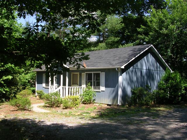 A picture of the property located at 110 DONNE DR, BLACK MOUNTAIN NC 28711.