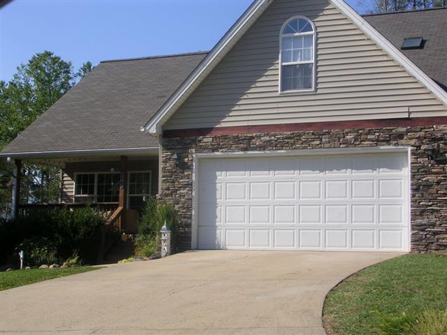 A picture of the property located at 102 BROOKSIDE AVE, BLACK MOUNTAIN NC 28711.