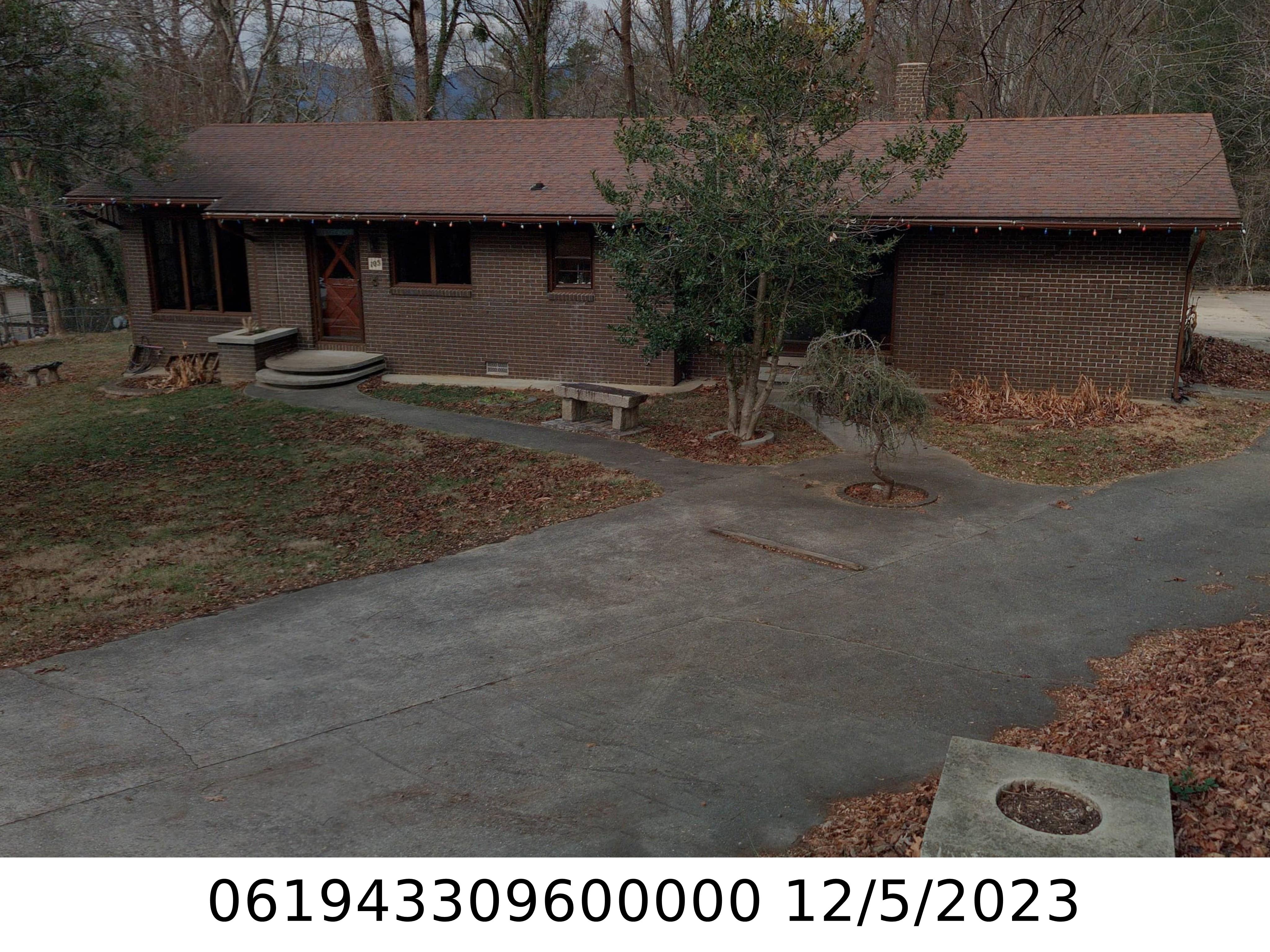 A picture of the property located at 105 W VIEW AVE, BLACK MOUNTAIN NC 28711.