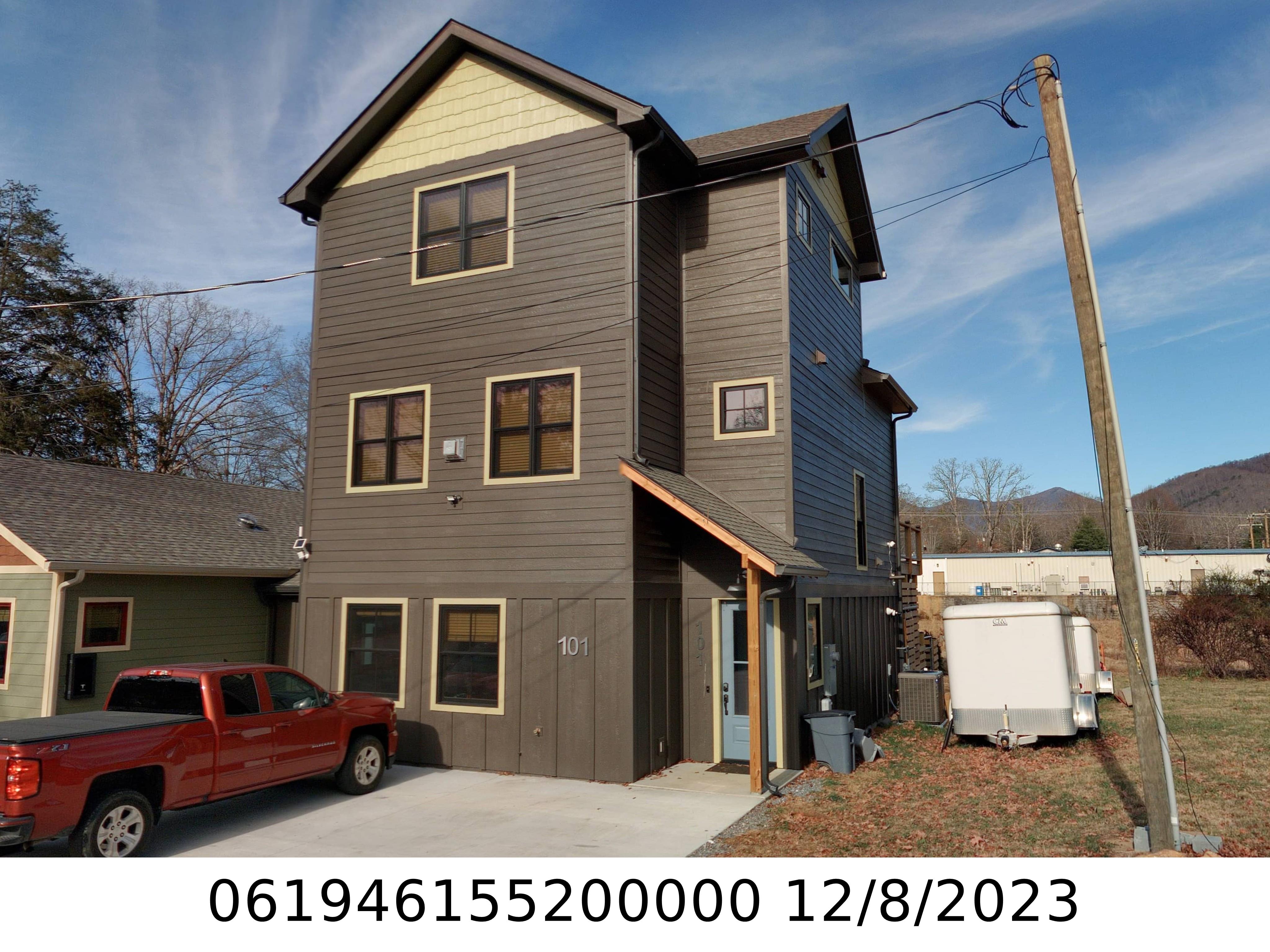 A picture of the property located at 101 CENTER AVE, BLACK MOUNTAIN NC 28711.