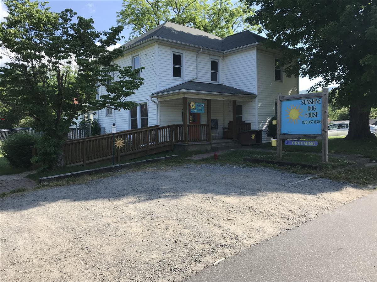 A picture of the property located at 103 CENTER AVE # 1, BLACK MOUNTAIN NC 28711.