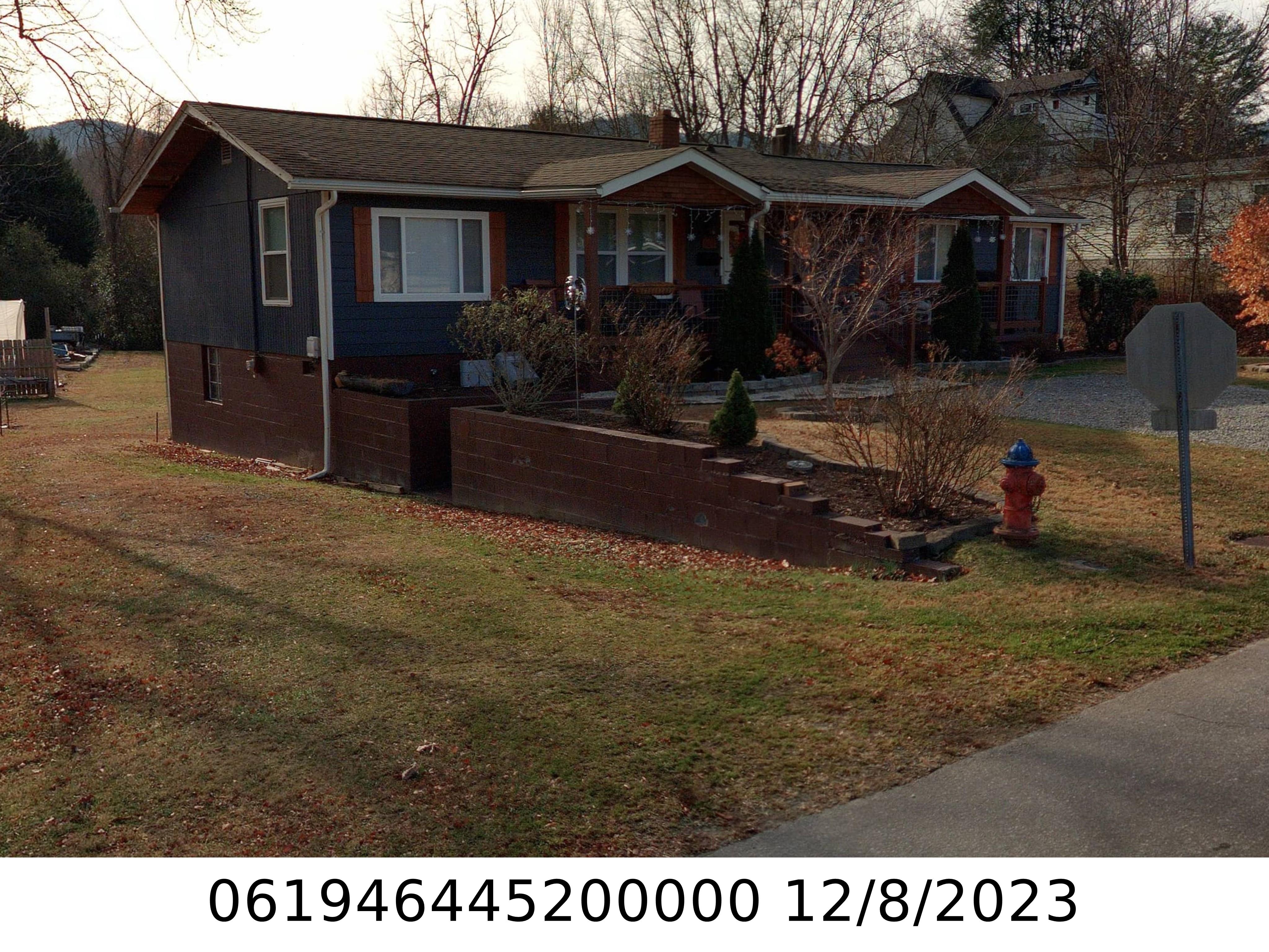 A picture of the property located at 104 CENTER AVE, BLACK MOUNTAIN NC 28711.