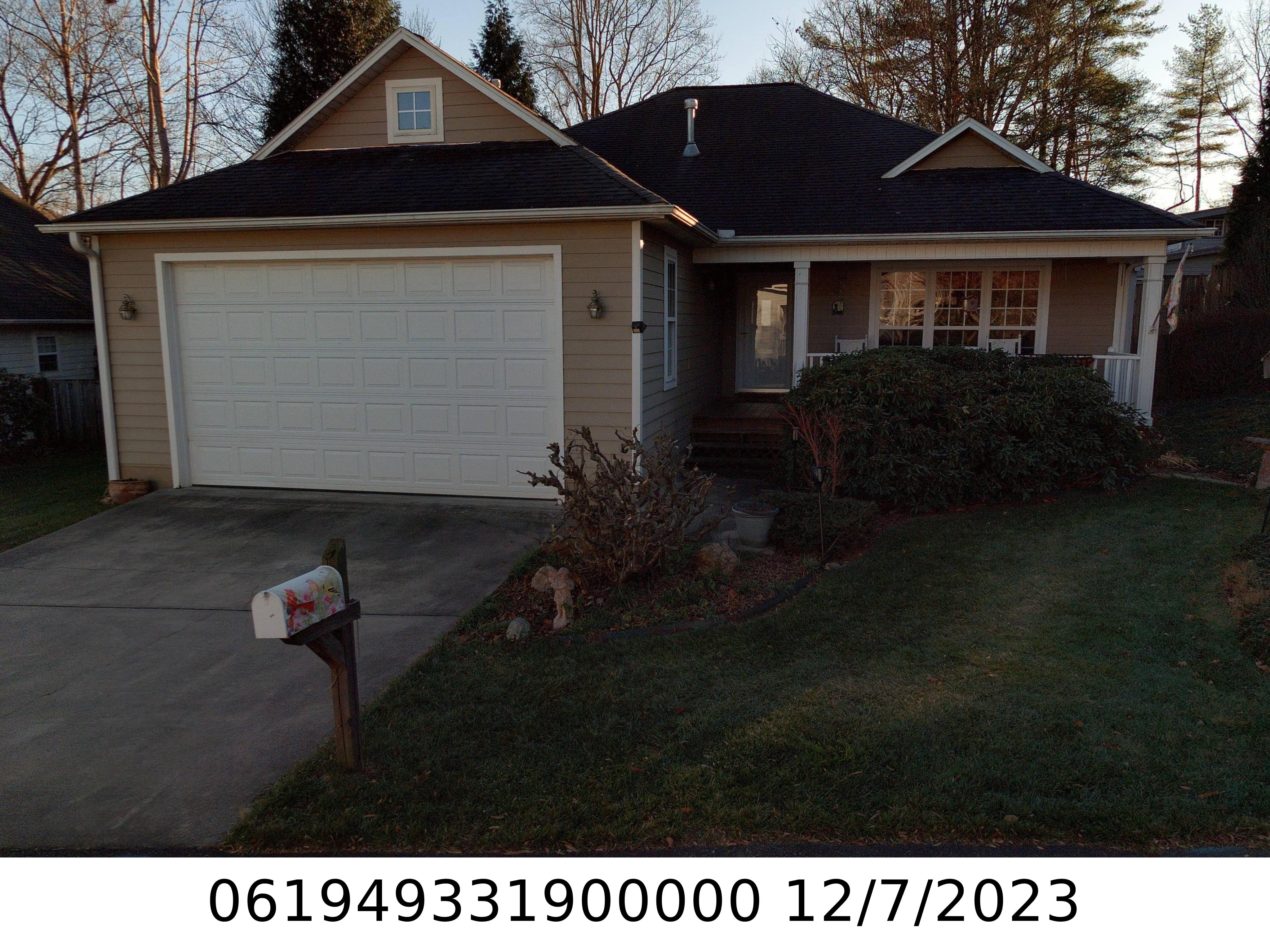 A picture of the property located at 27 COTTON CREEK CIR, BLACK MOUNTAIN NC 28711.