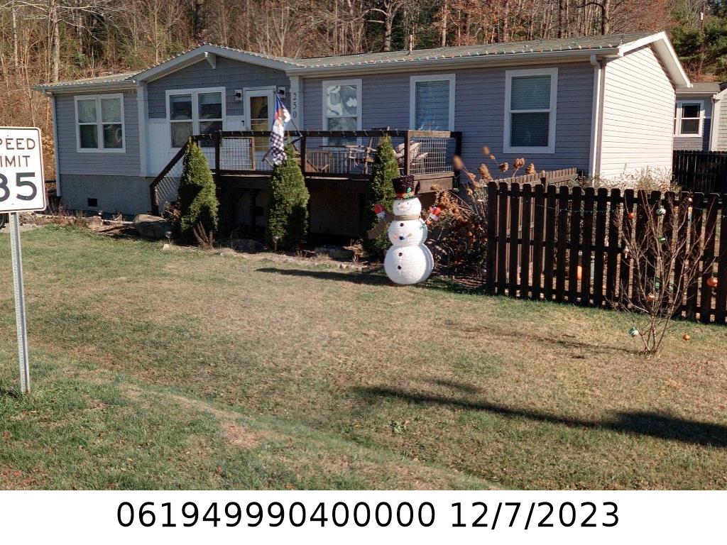 A picture of the property located at 250 FLAT CREEK RD, BLACK MOUNTAIN NC 28711.