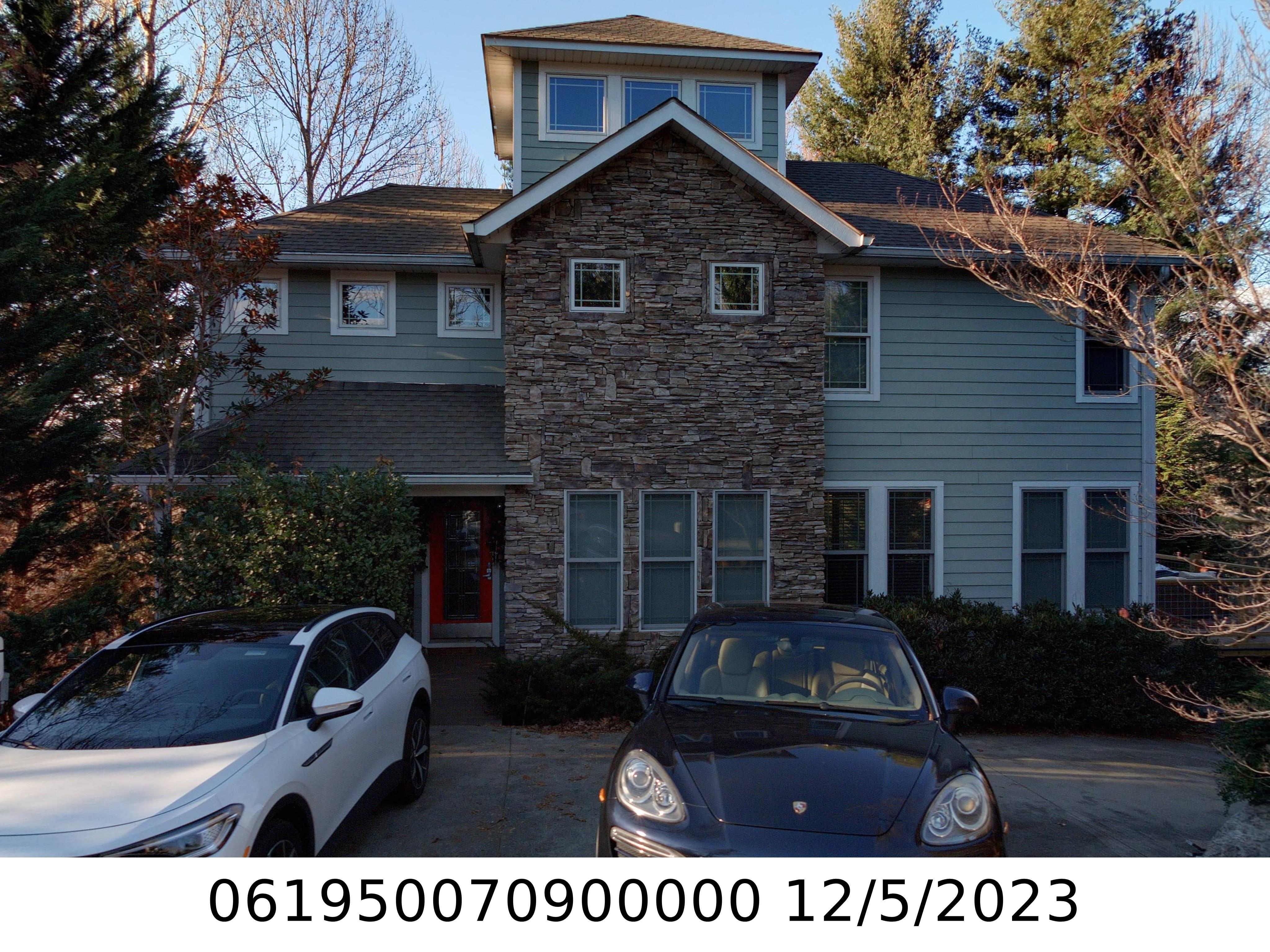 A picture of the property located at 118 FOREST HILLS DR, BLACK MOUNTAIN NC 28711.