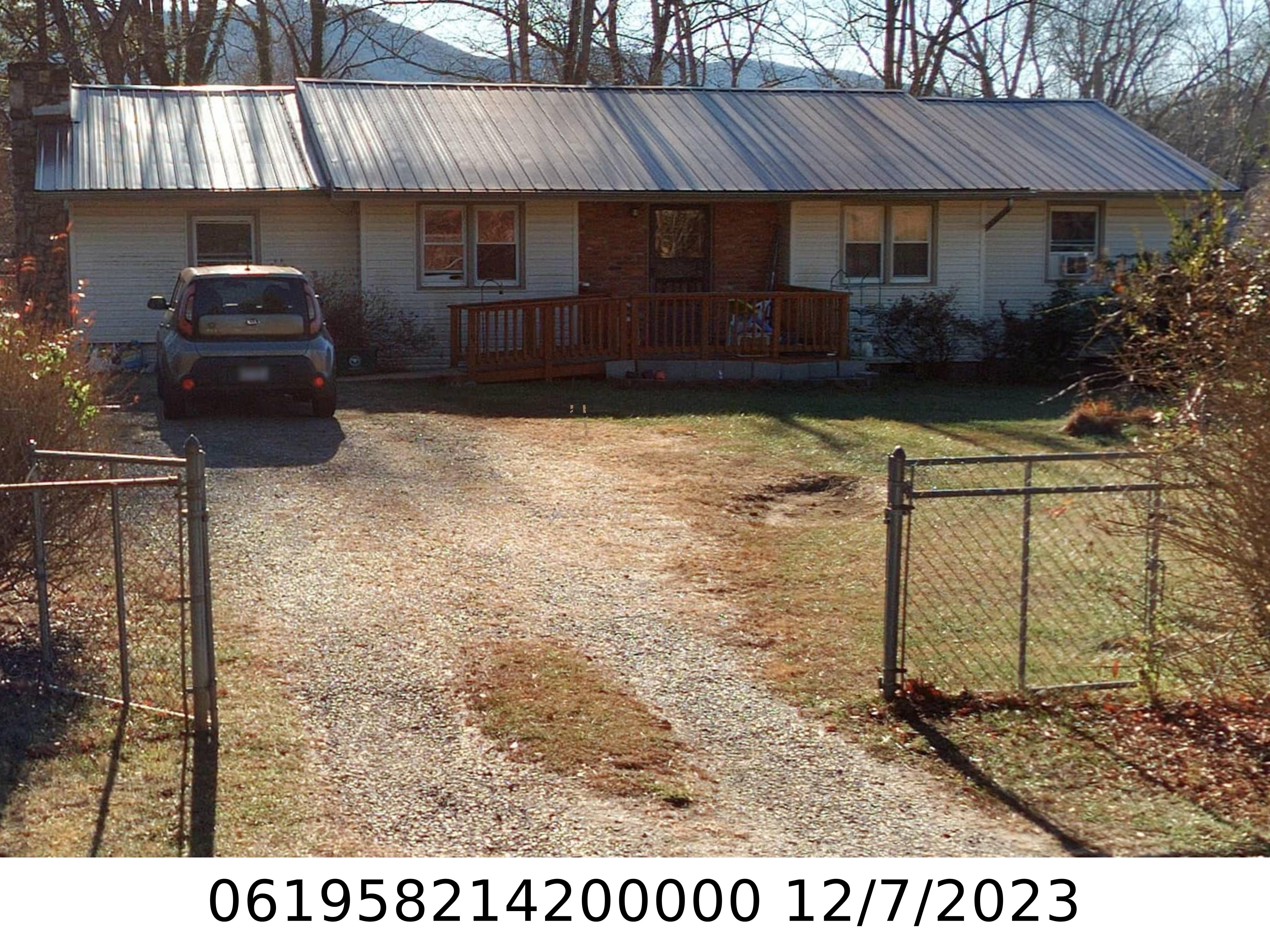 A picture of the property located at 104 PINETREE DR, BLACK MOUNTAIN NC 28711.