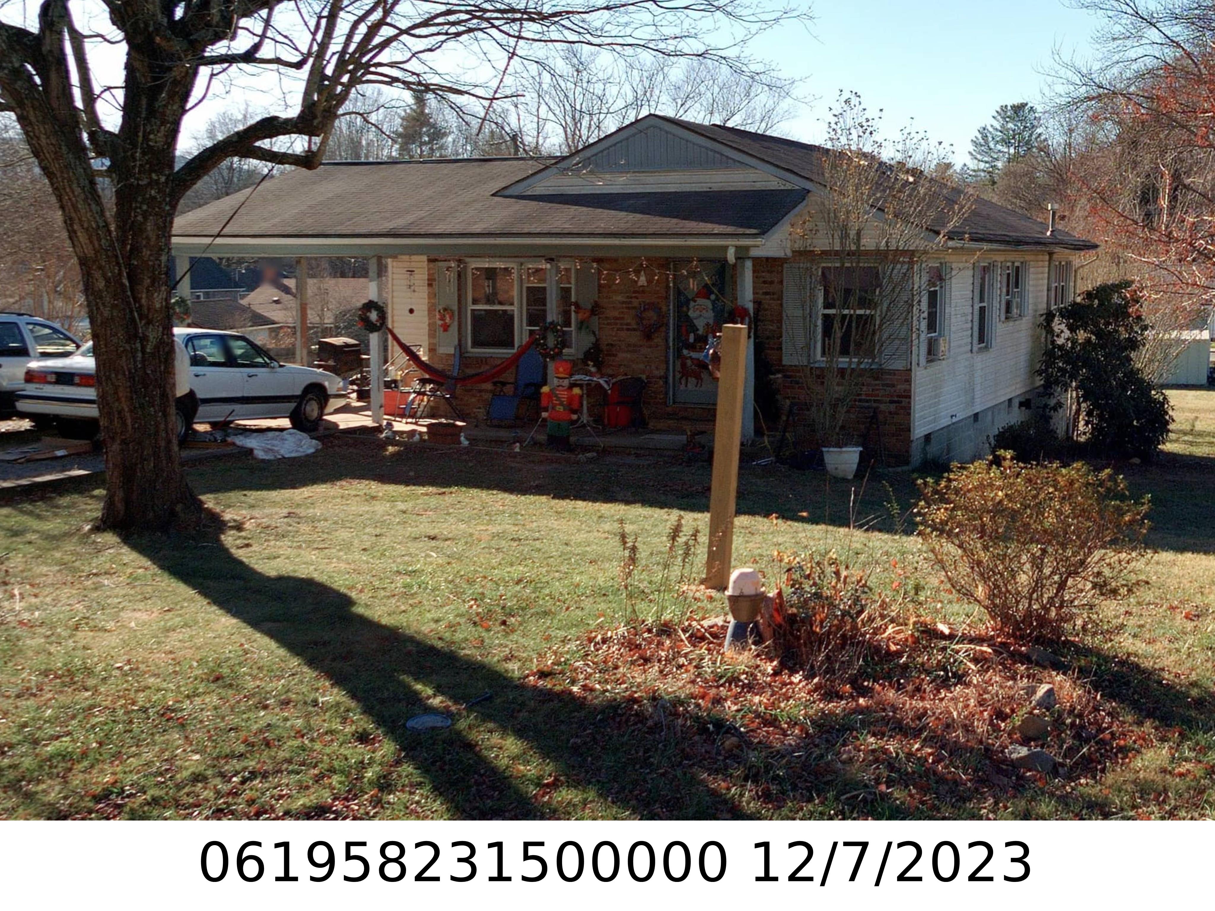 A picture of the property located at 100 PINETREE DR, BLACK MOUNTAIN NC 28711.