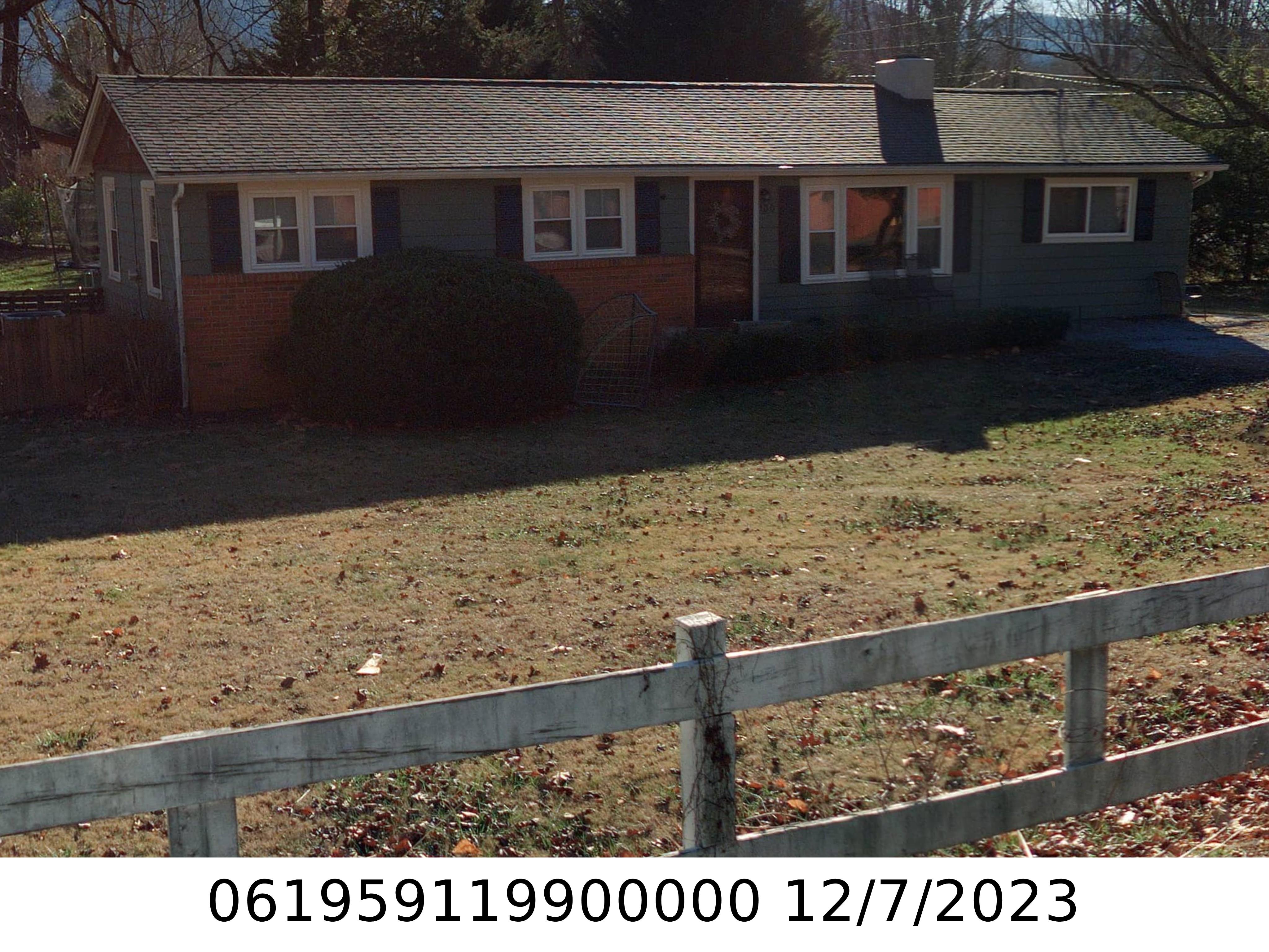 A picture of the property located at 100 RAINBOW LN, BLACK MOUNTAIN NC 28711.