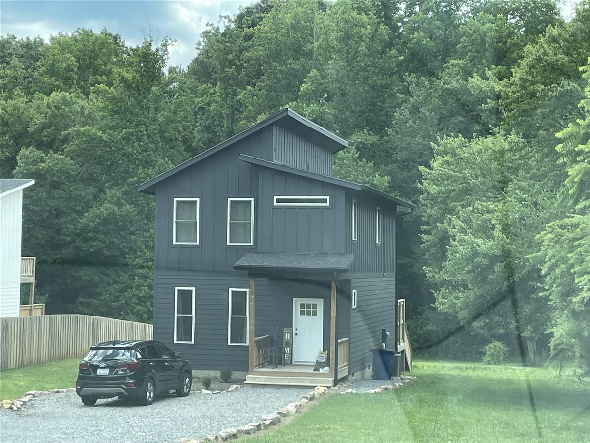 A picture of the property located at 113 OLD GARTH RD, BLACK MOUNTAIN NC 28711.