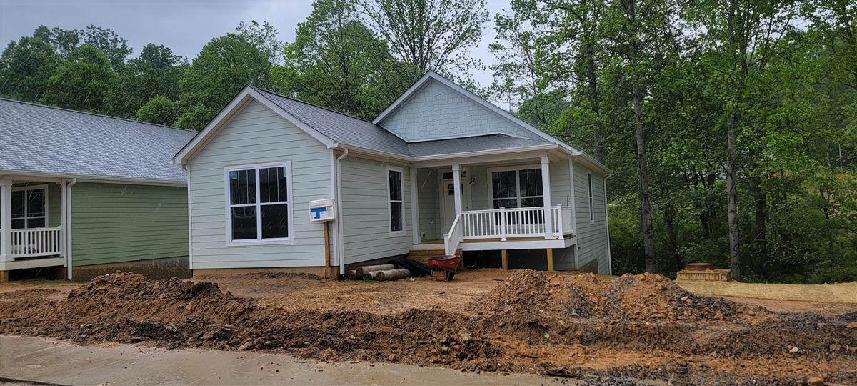 A picture of the property located at 1017 PADGETT PL, BLACK MOUNTAIN NC 28711.