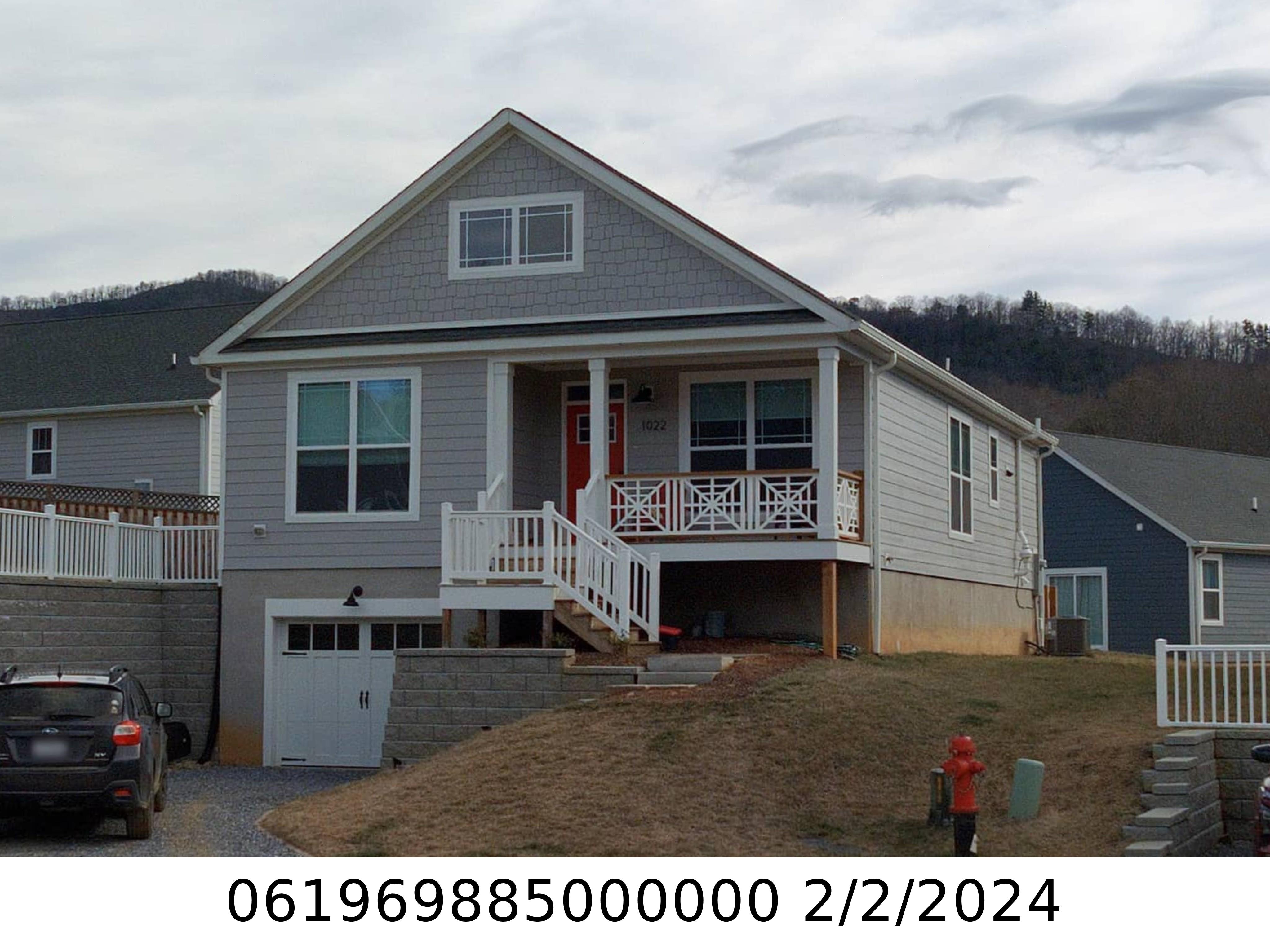 A picture of the property located at 1022 PADGETT PL, BLACK MOUNTAIN NC 28711.