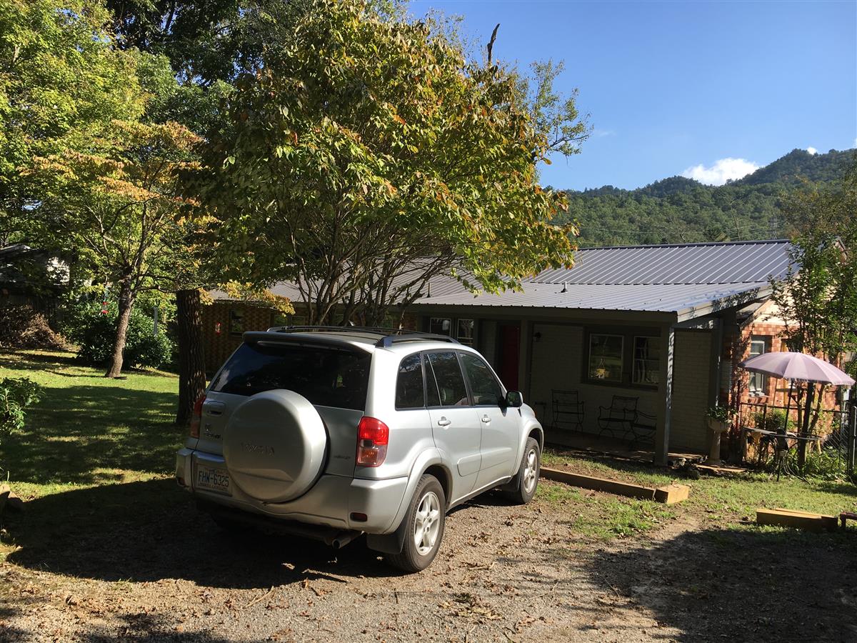 A picture of the property located at 104 HIGH ST, BLACK MOUNTAIN NC 28711.
