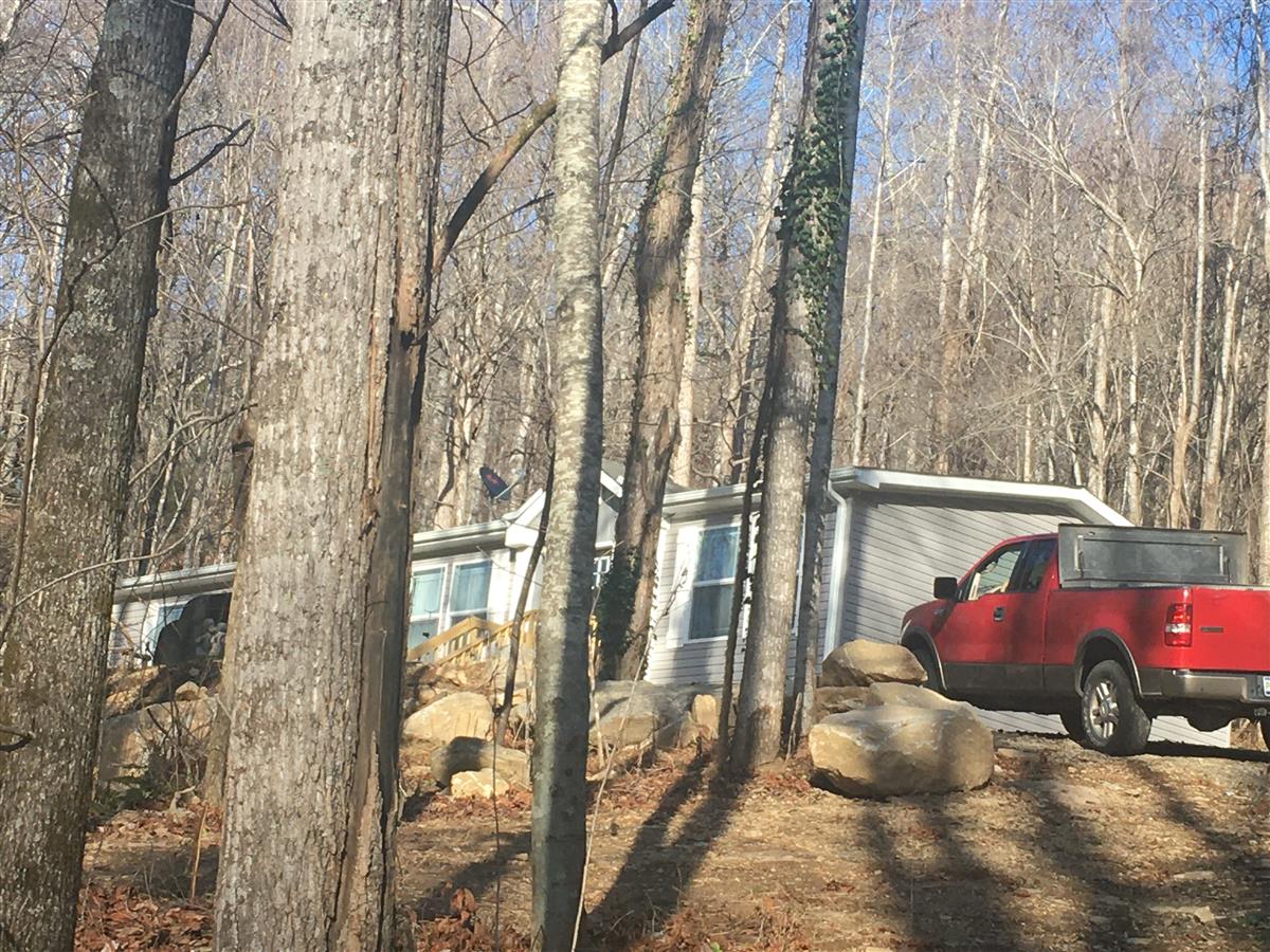 A picture of the property located at 100 SHUMONT RD, BLACK MOUNTAIN NC 28711.