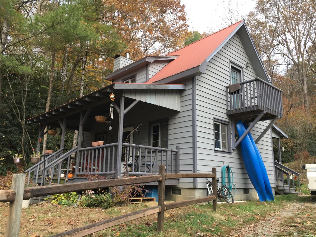A picture of the property located at 14 ANGLIN MOUNTAIN RD UNINCORPORATED.