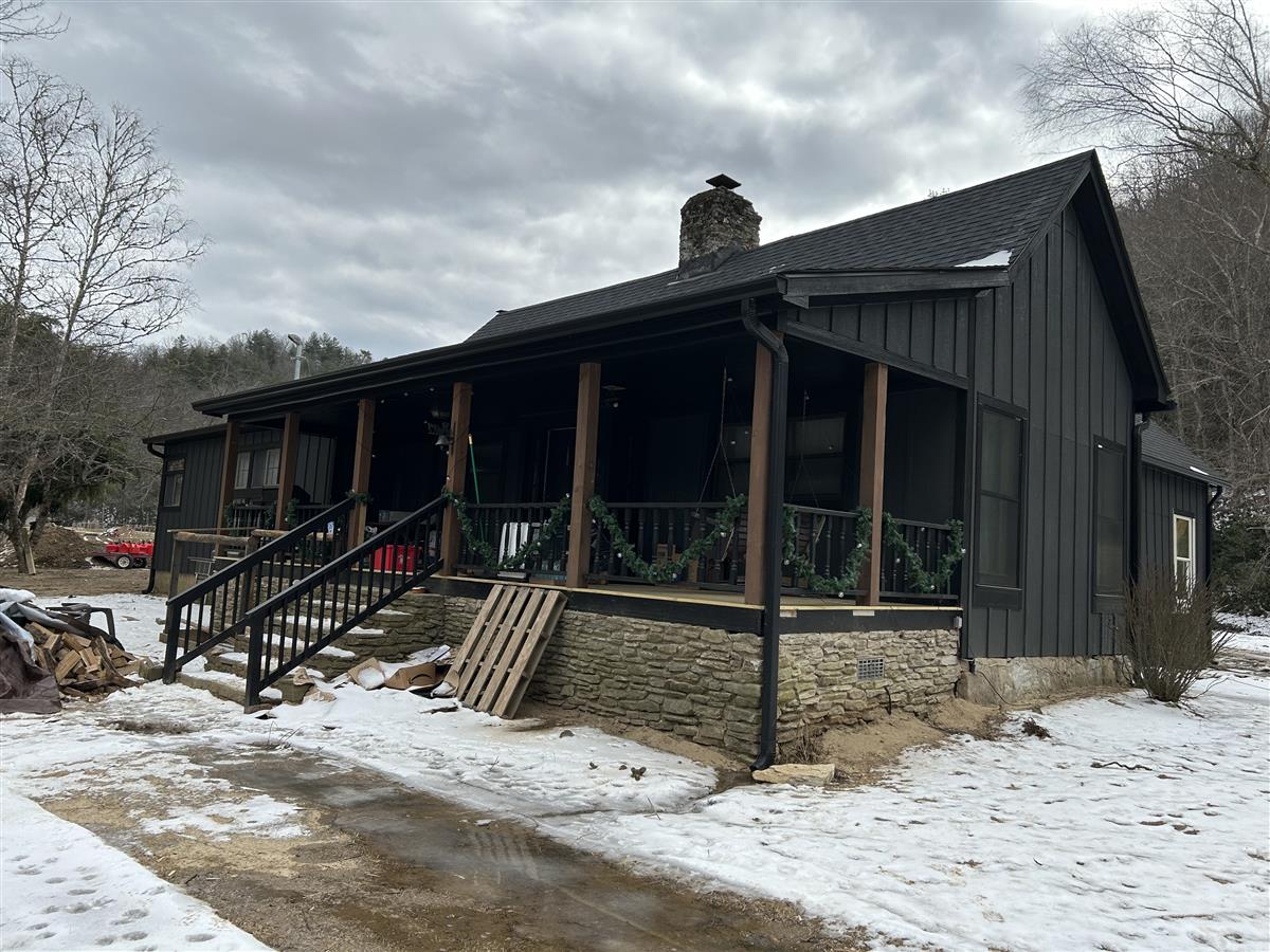 A picture of the property located at 11 GABRIEL HAVEN LN, BLACK MOUNTAIN NC 28711.