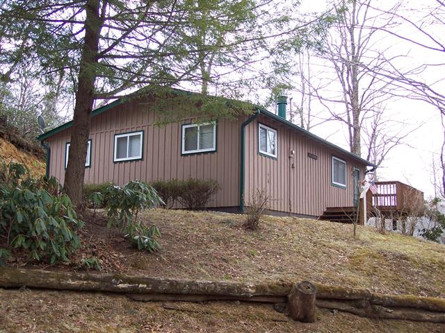 A picture of the property located at 11 KIMBERLY RD, BLACK MOUNTAIN NC 28711.