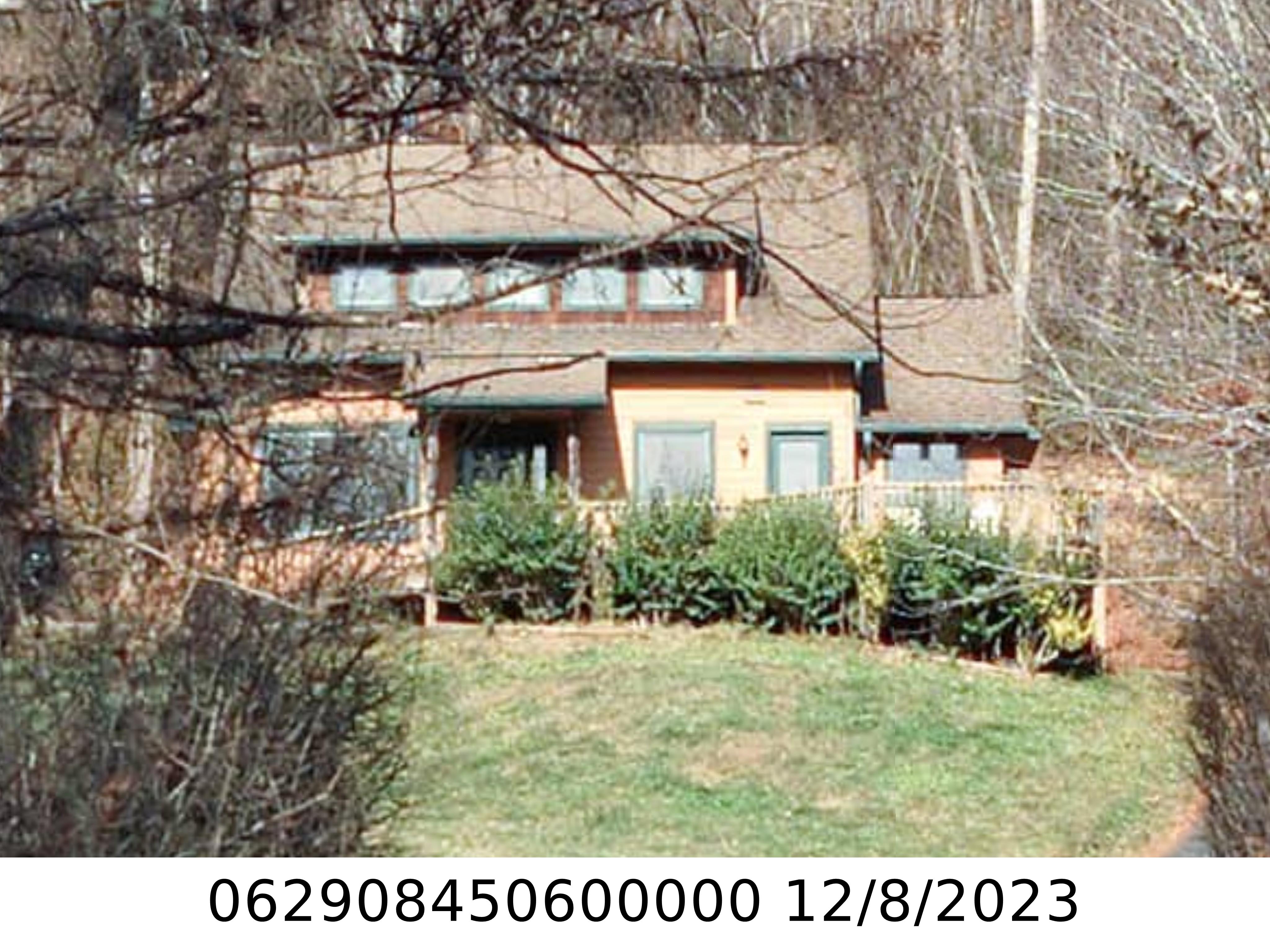 A picture of the property located at 5 SUMMIT DR, BLACK MOUNTAIN NC 28711.