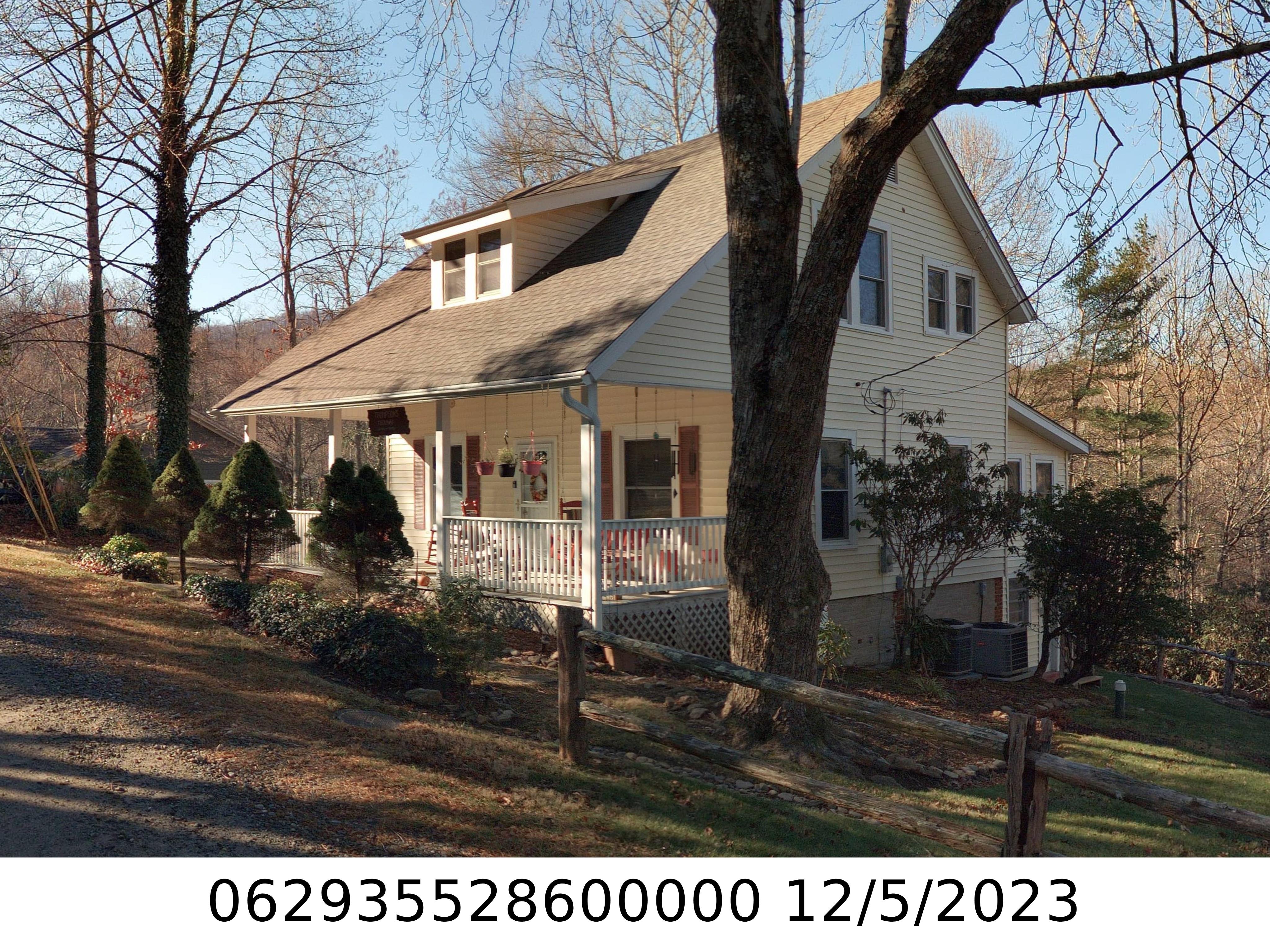 A picture of the property located at 52 CRAVEN HILL CIR, BLACK MOUNTAIN NC 28711.