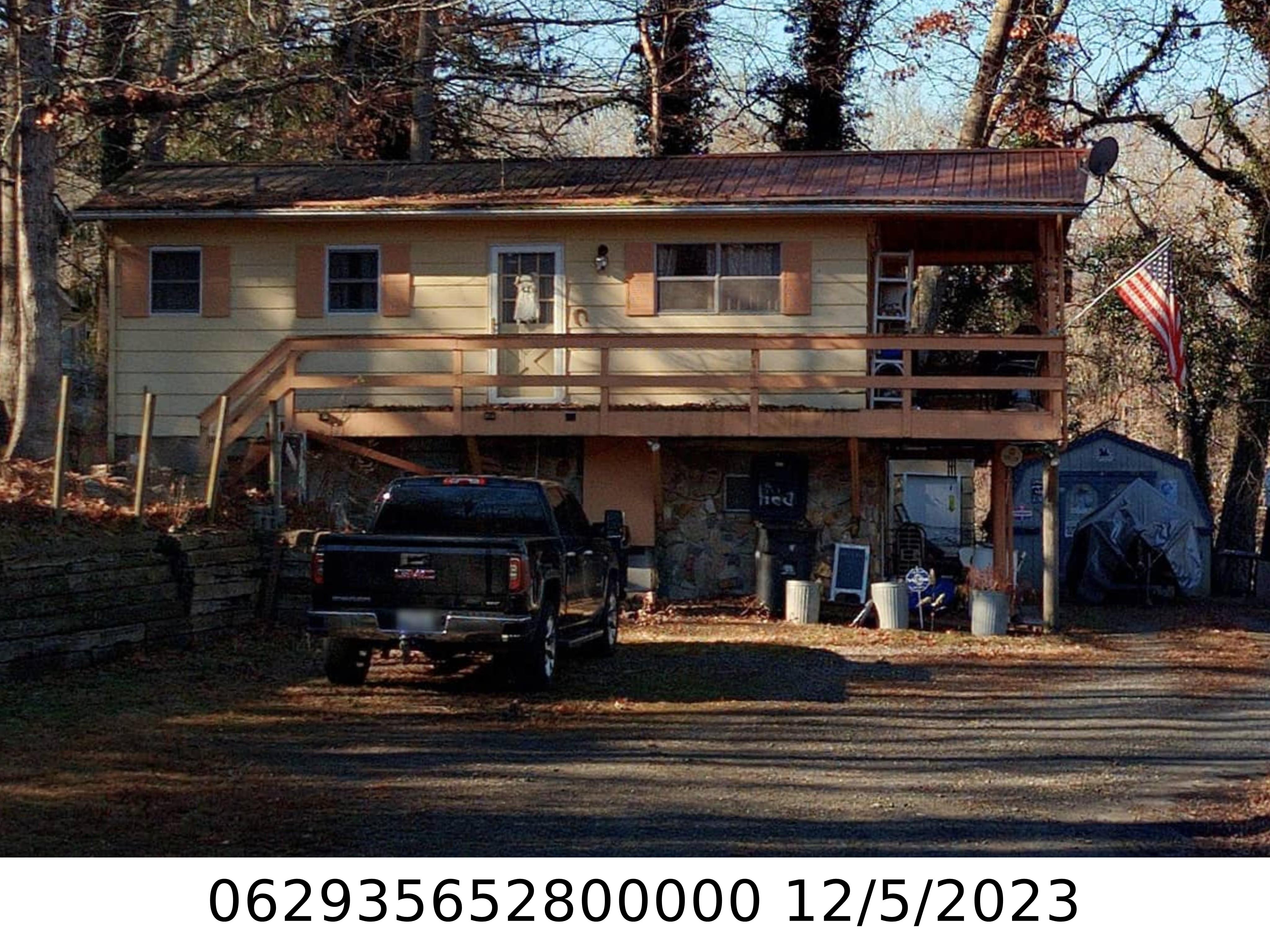 A picture of the property located at 68 CRAVEN HILL CIR, BLACK MOUNTAIN NC 28711.