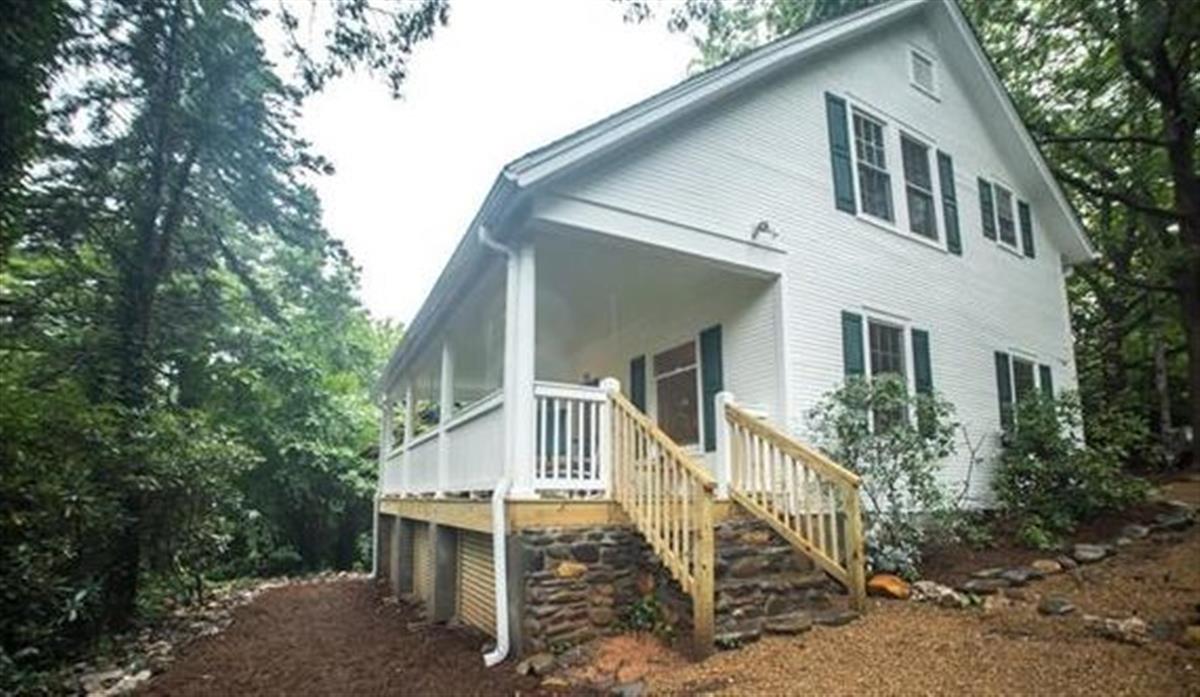 A picture of the property located at 51 CRAVEN HILL CIR, BLACK MOUNTAIN NC 28711.