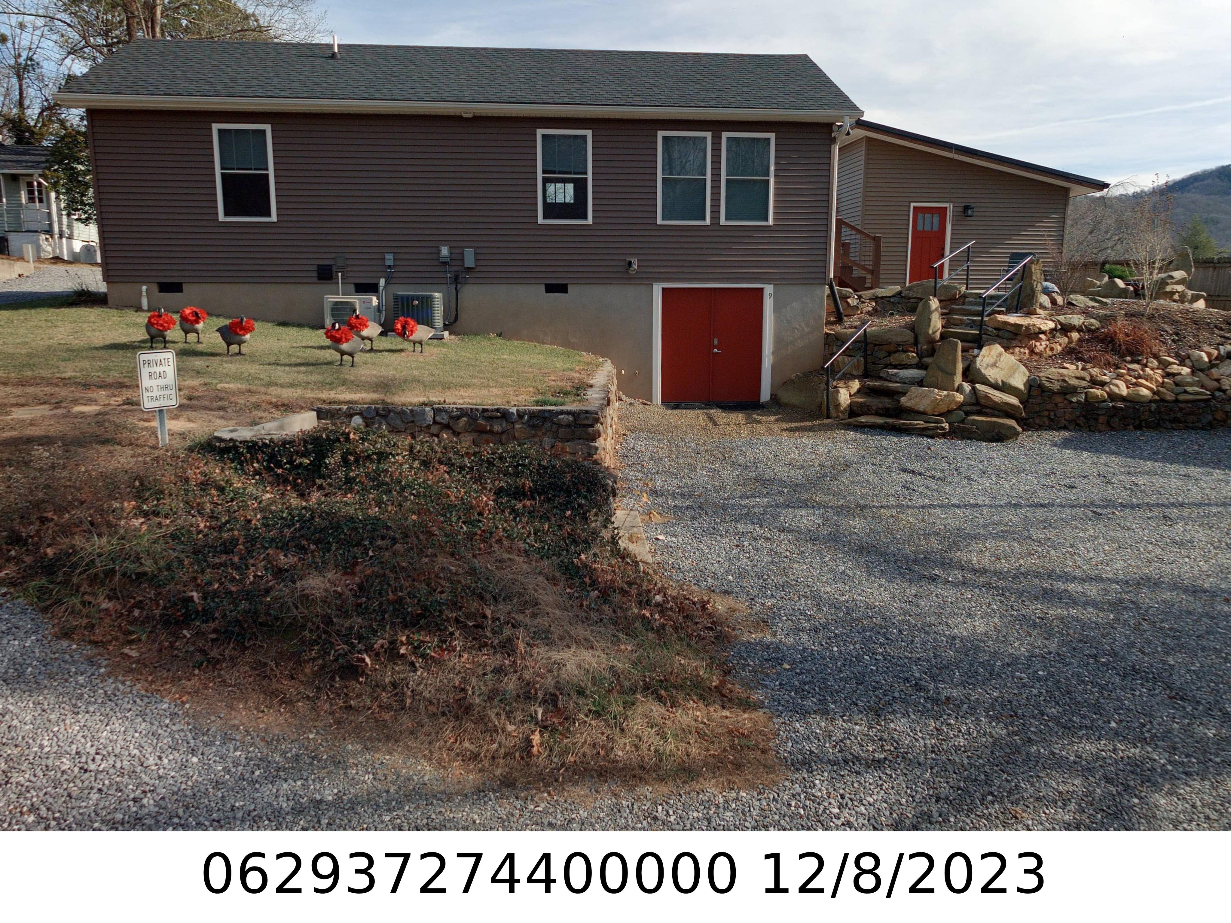 A picture of the property located at 11 CIRCLE DR, BLACK MOUNTAIN NC 28711.
