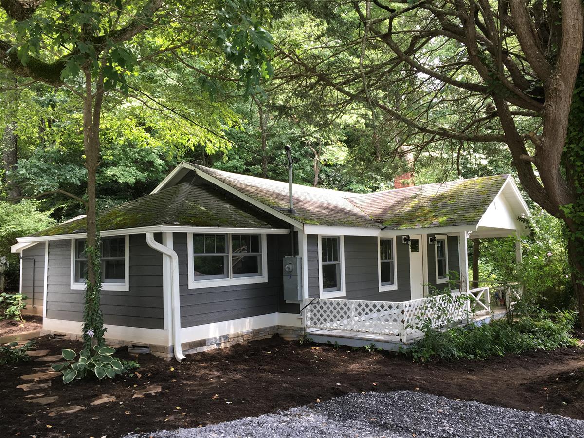 A picture of the property located at 22 MOORE CIR, BLACK MOUNTAIN NC 28711.