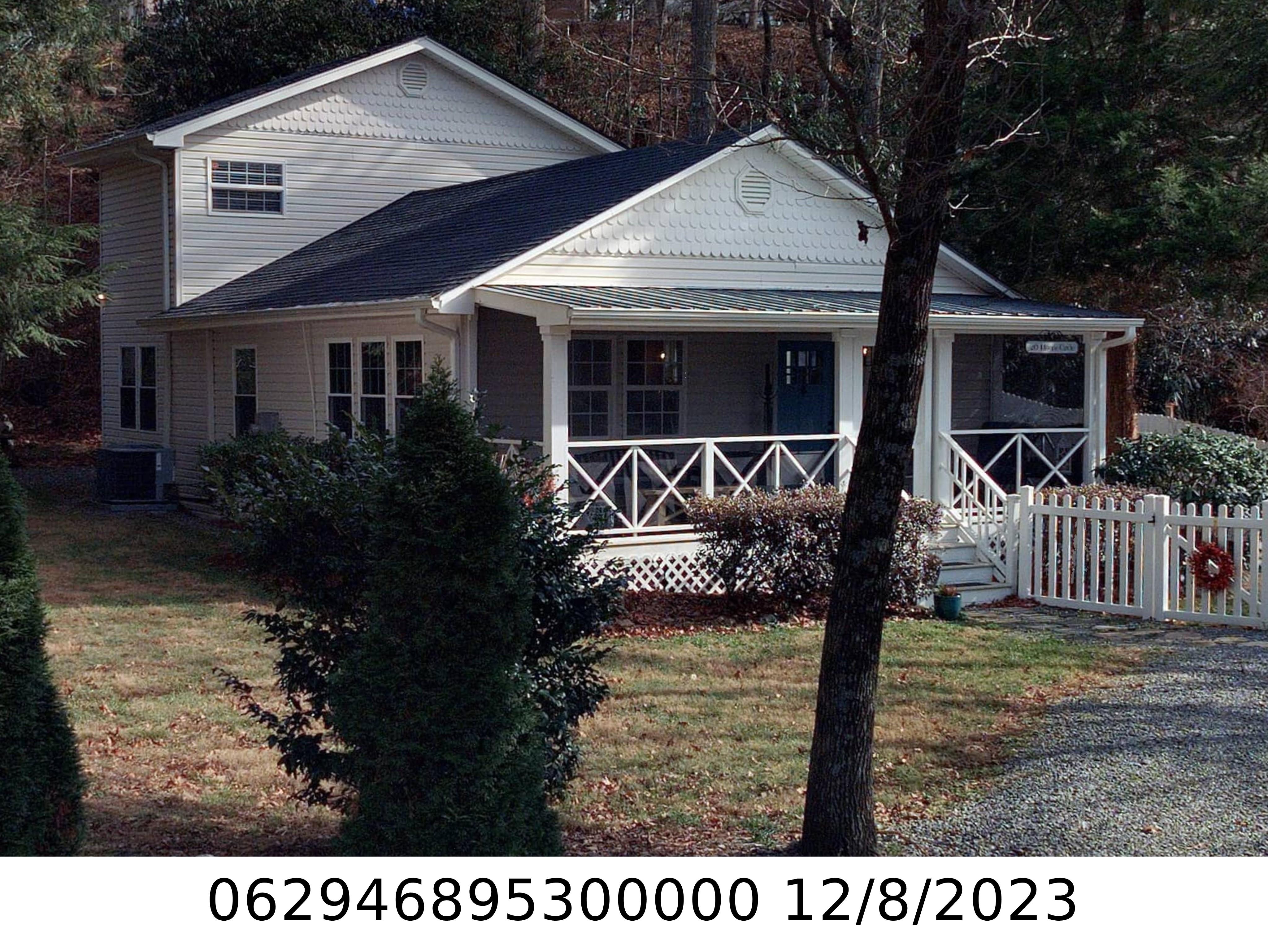A picture of the property located at 20 MOORE CIR, BLACK MOUNTAIN NC 28711.
